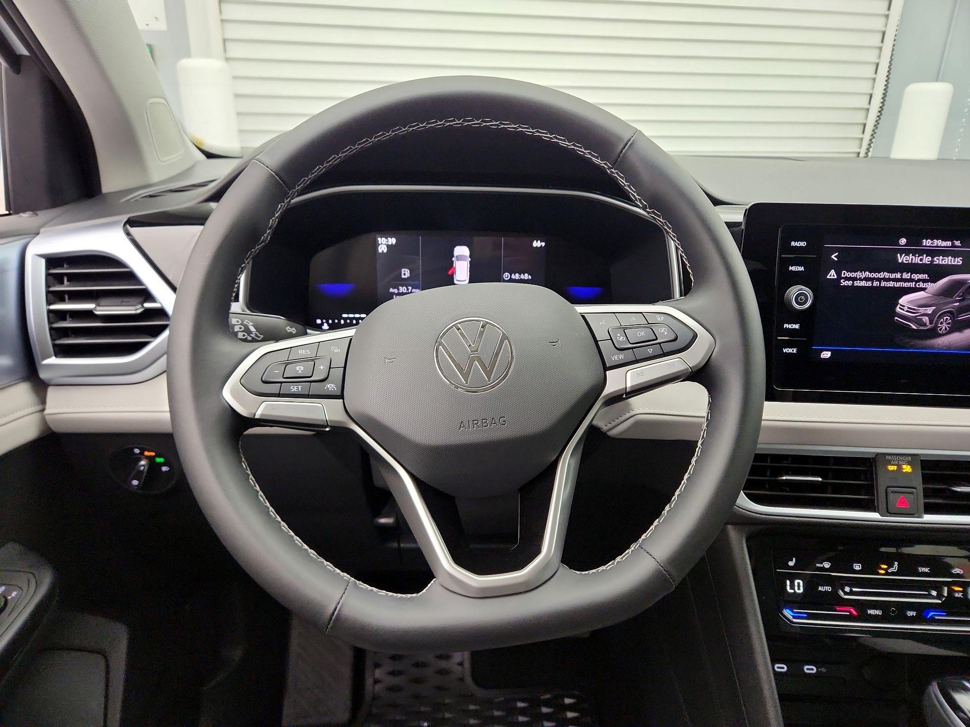 Thumbnail: 2025 Volkswagen Taos - 10