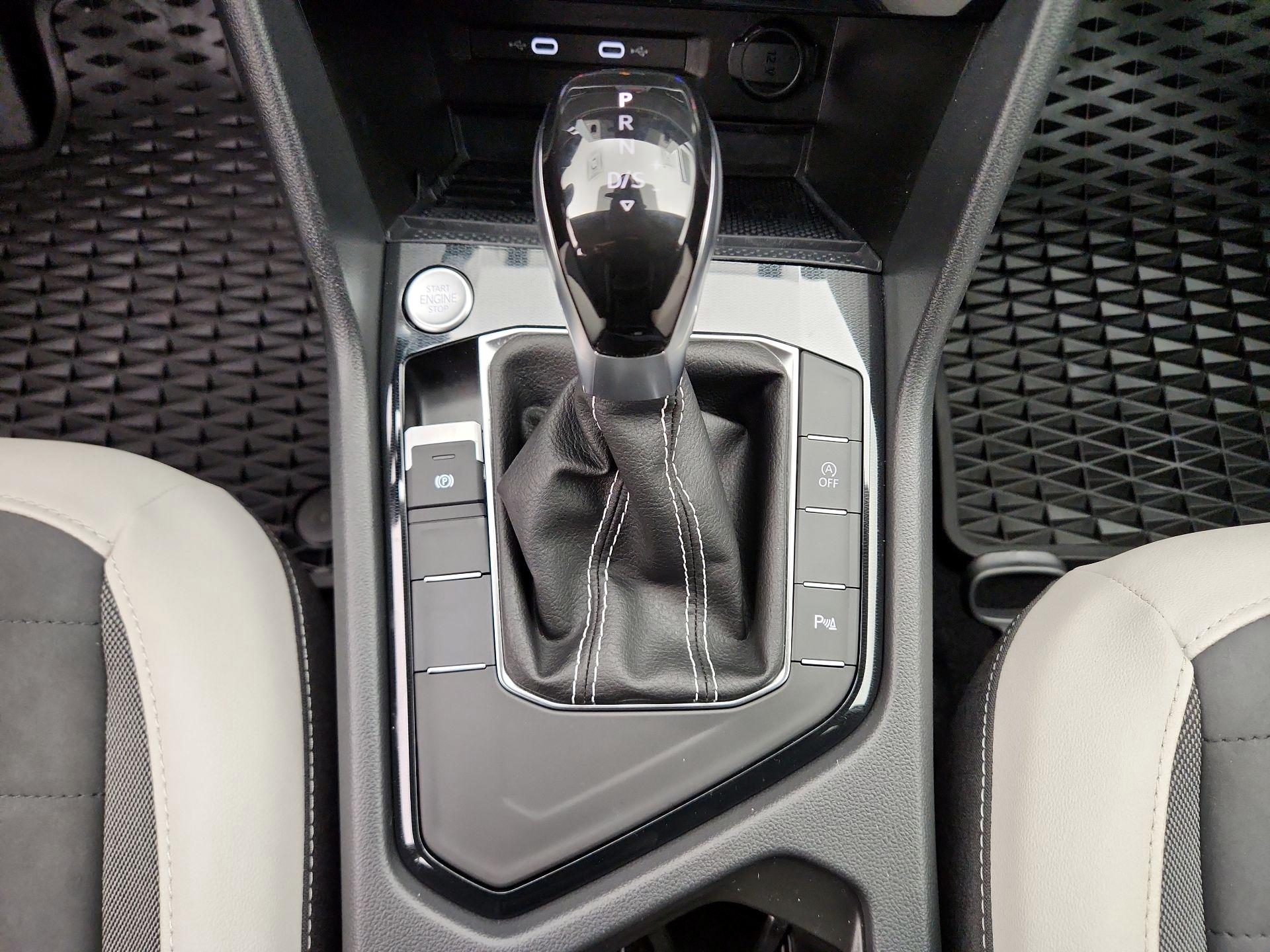 Thumbnail: 2025 Volkswagen Taos - 17