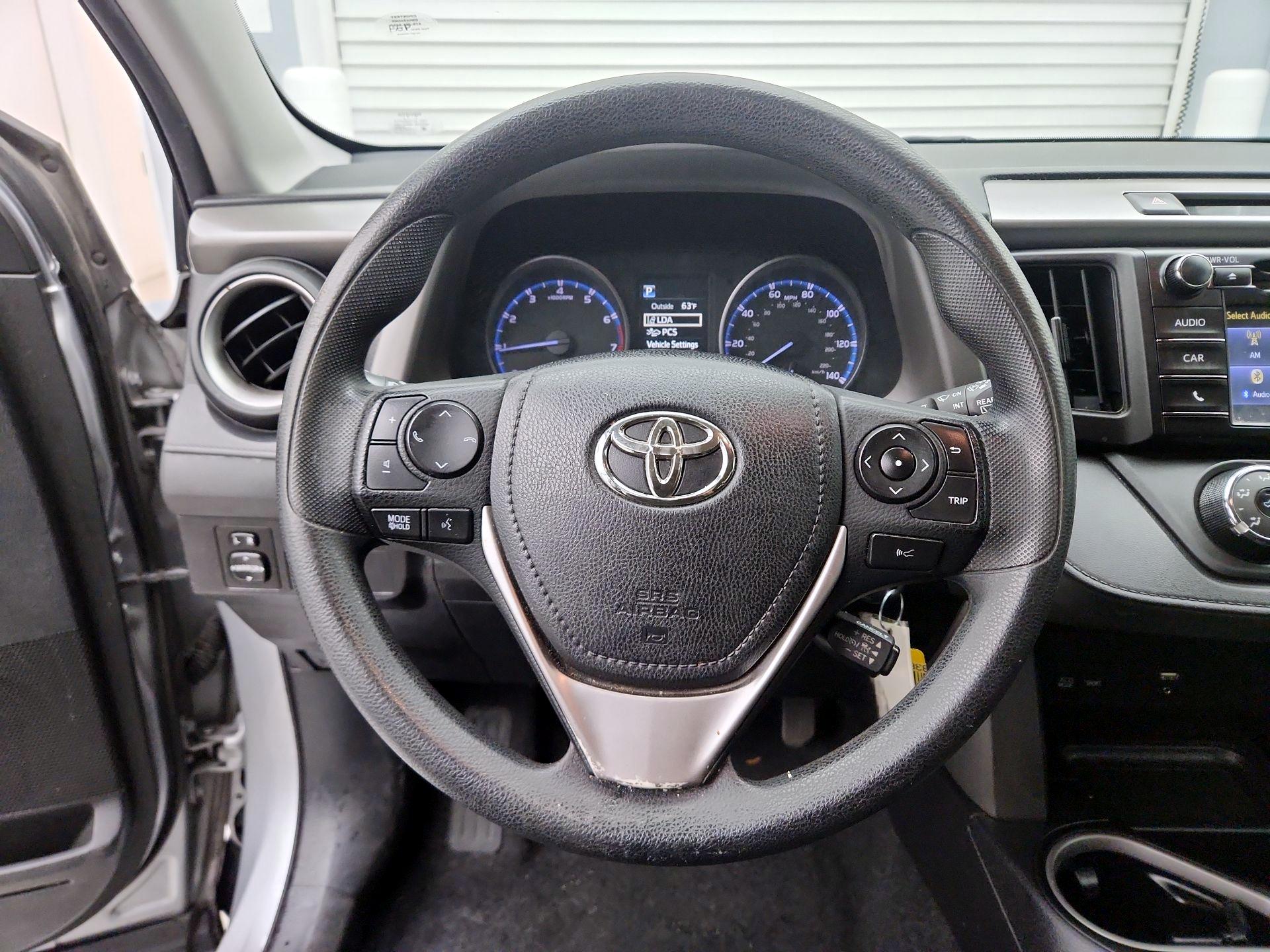 Thumbnail: 2018 Toyota RAV4 - 10