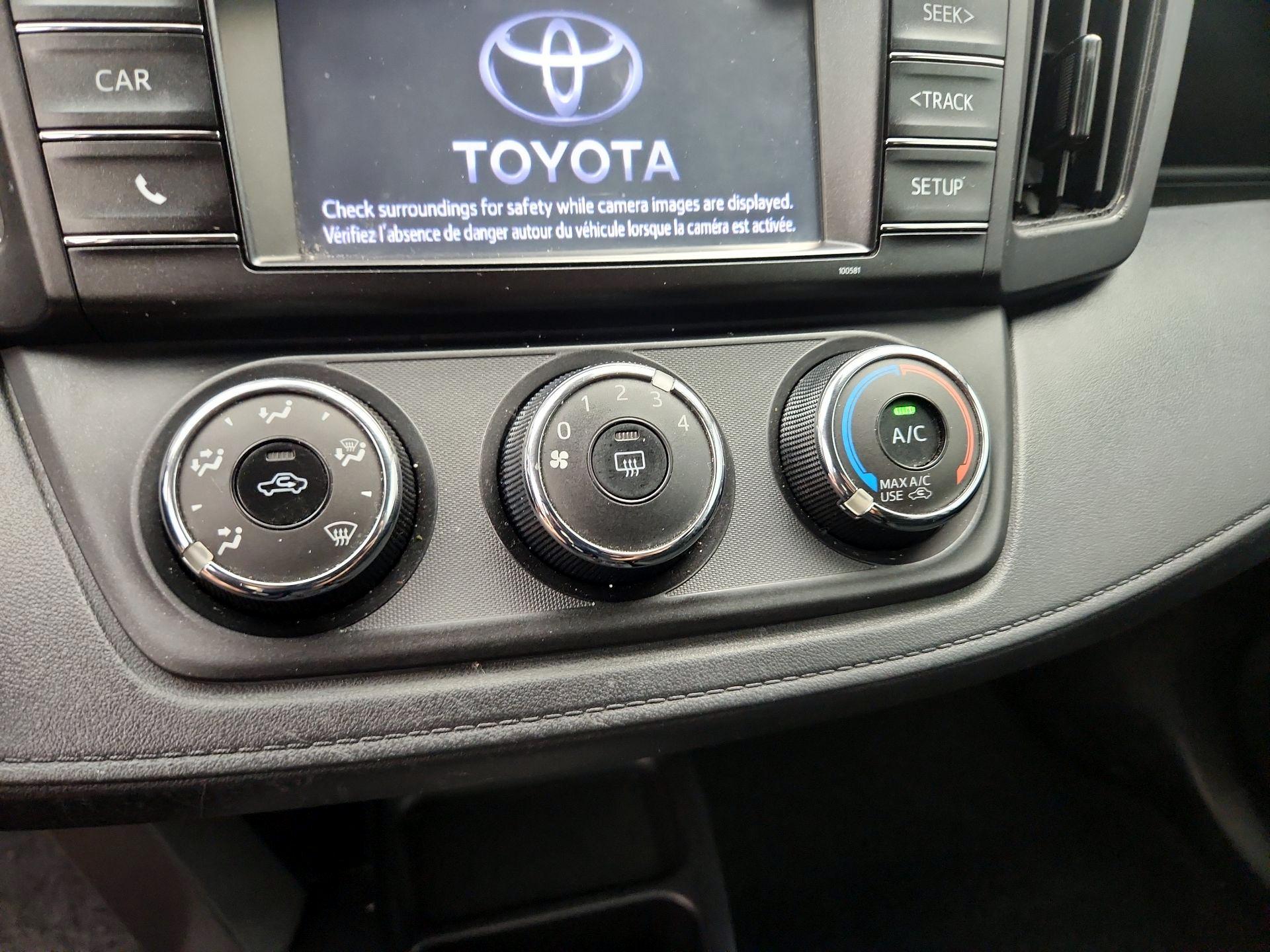 Thumbnail: 2018 Toyota RAV4 - 16