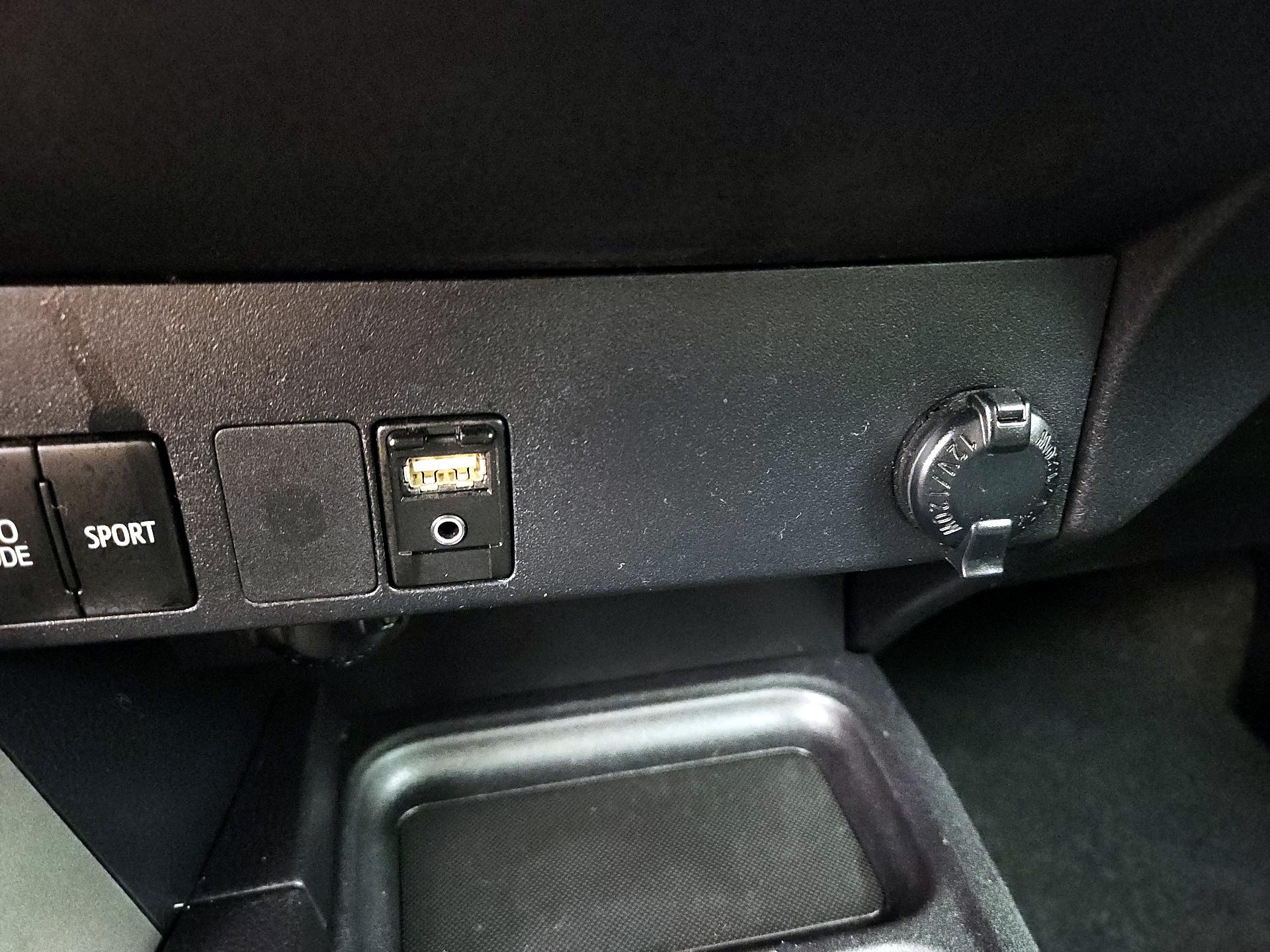 Thumbnail: 2018 Toyota RAV4 - 18