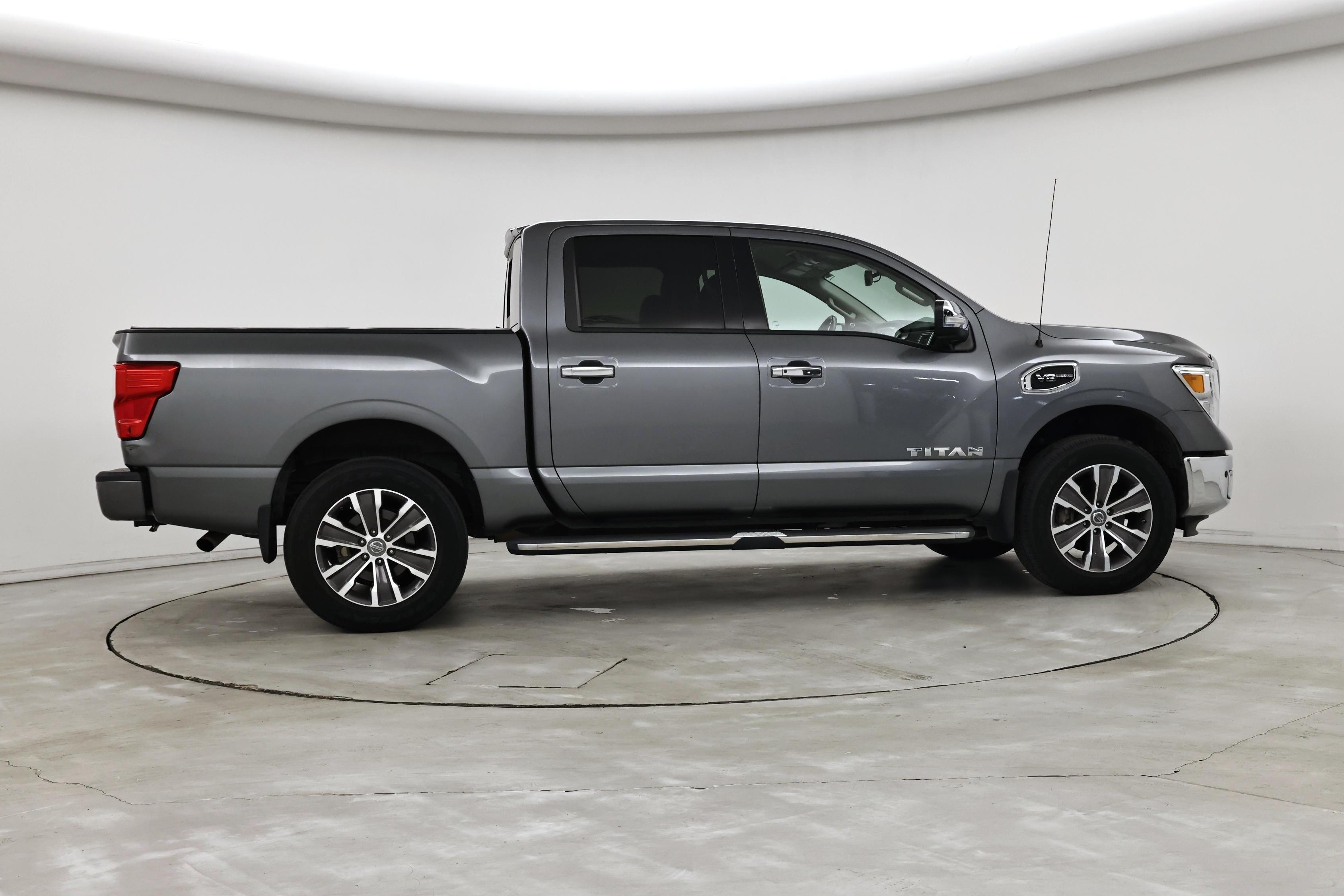 Thumbnail: 2017 Nissan Titan - 7