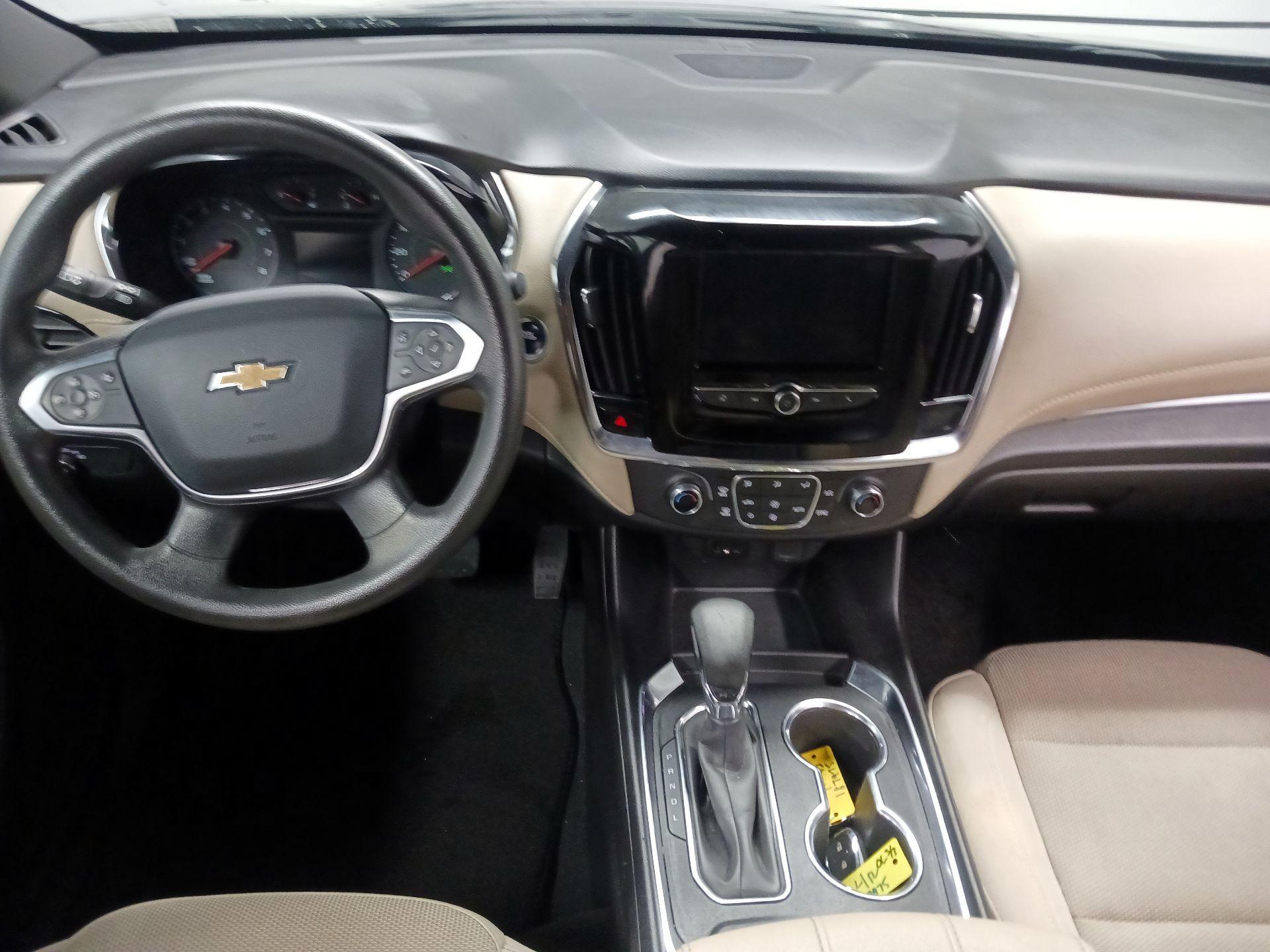 Thumbnail: 2023 Chevrolet Traverse - 9