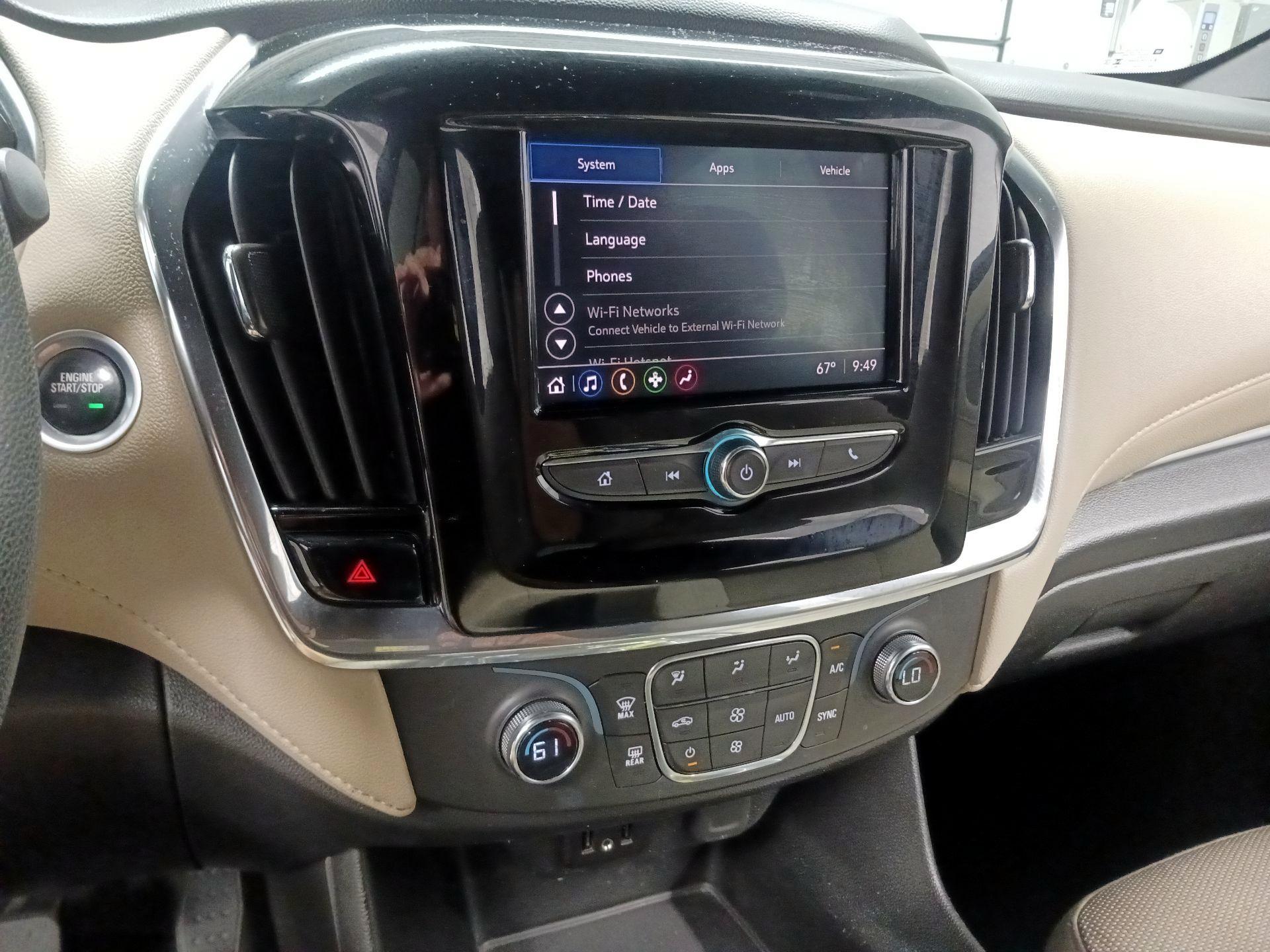 Thumbnail: 2023 Chevrolet Traverse - 14