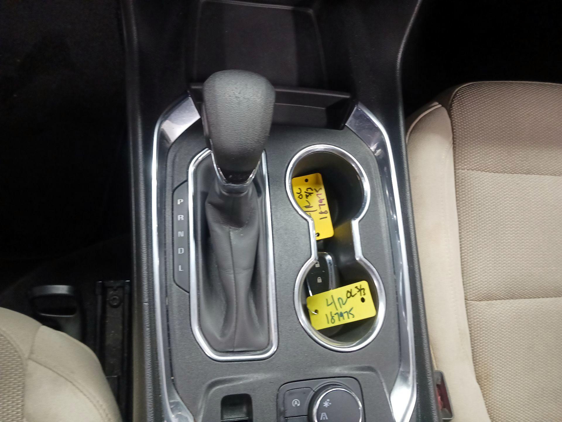 Thumbnail: 2023 Chevrolet Traverse - 16