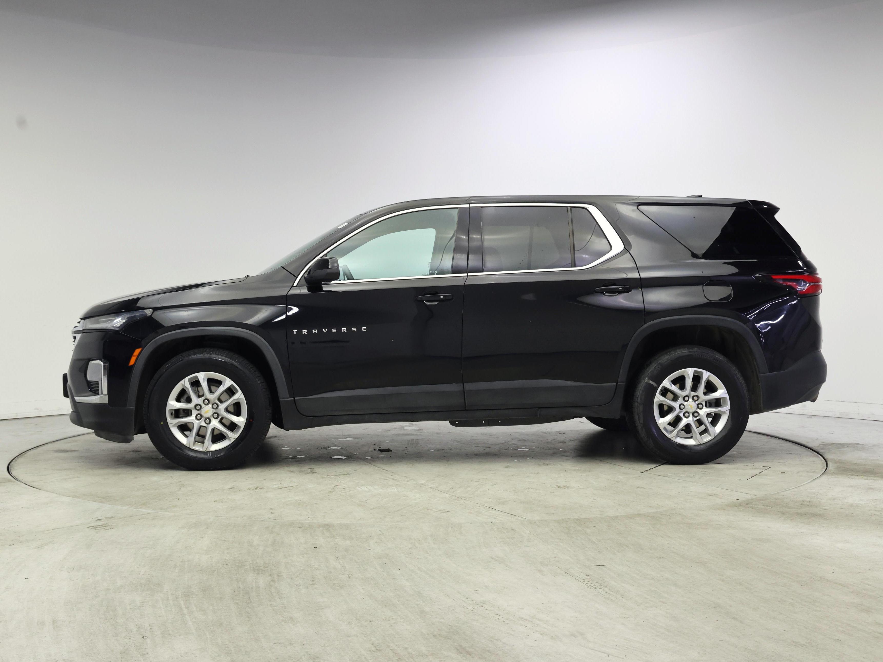 Thumbnail: 2023 Chevrolet Traverse - 3