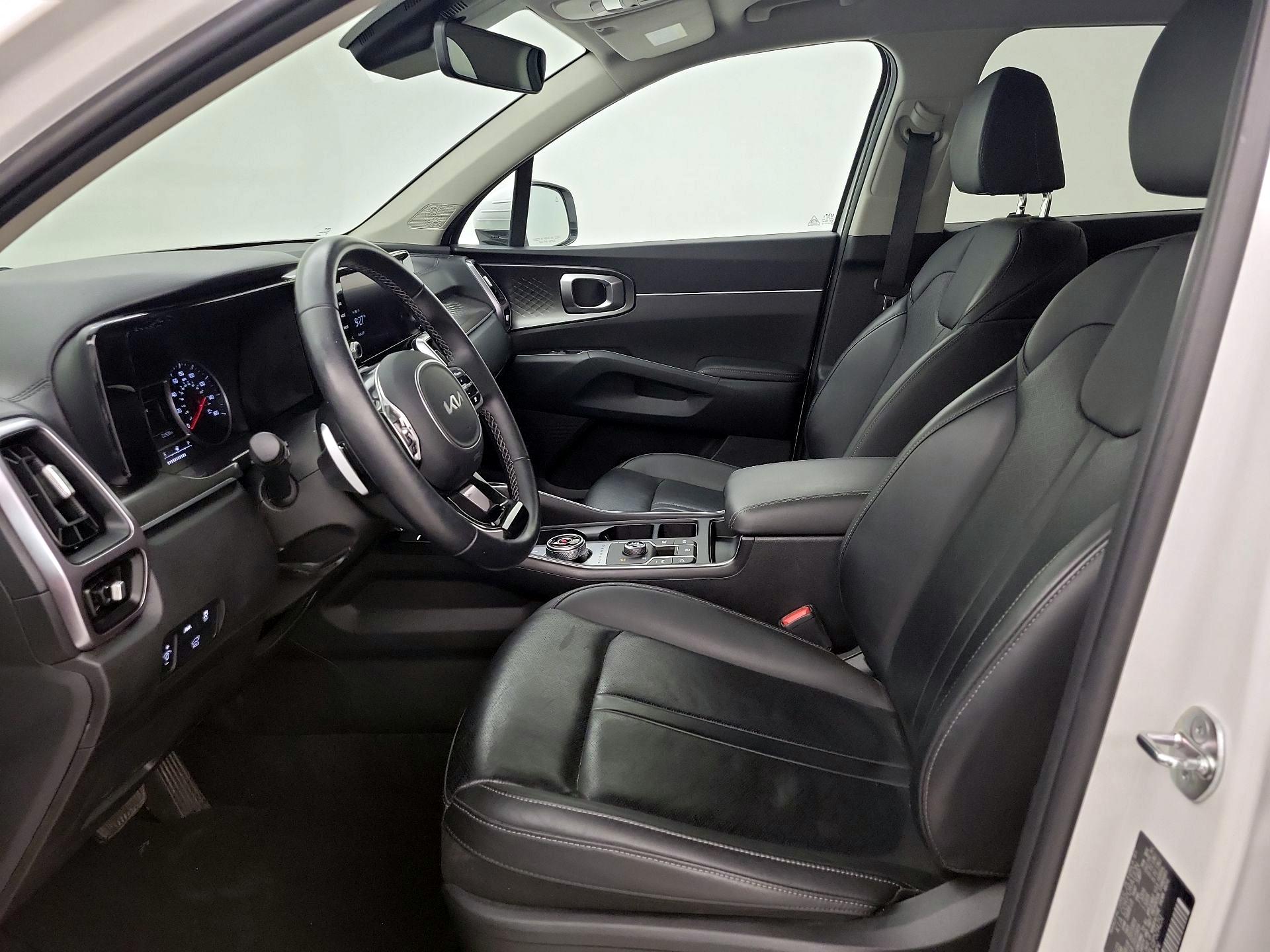 Thumbnail: 2023 Kia Sorento - 11