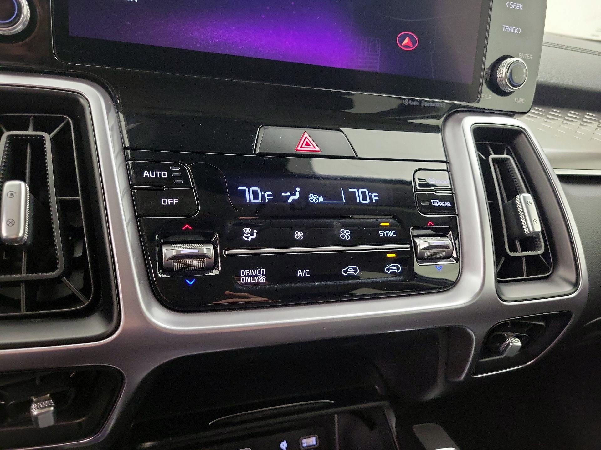 Thumbnail: 2023 Kia Sorento - 16