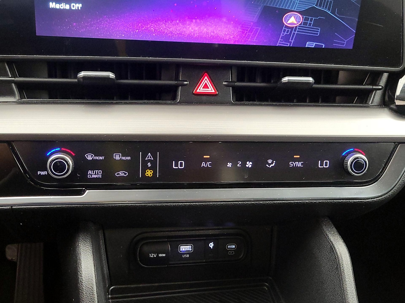 2023 Kia Sportage EX - Photo 17