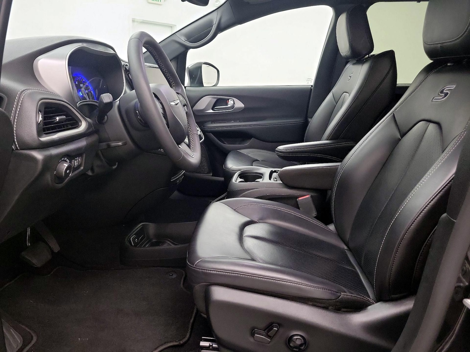 2023 Chrysler Pacifica Touring L - Photo 12