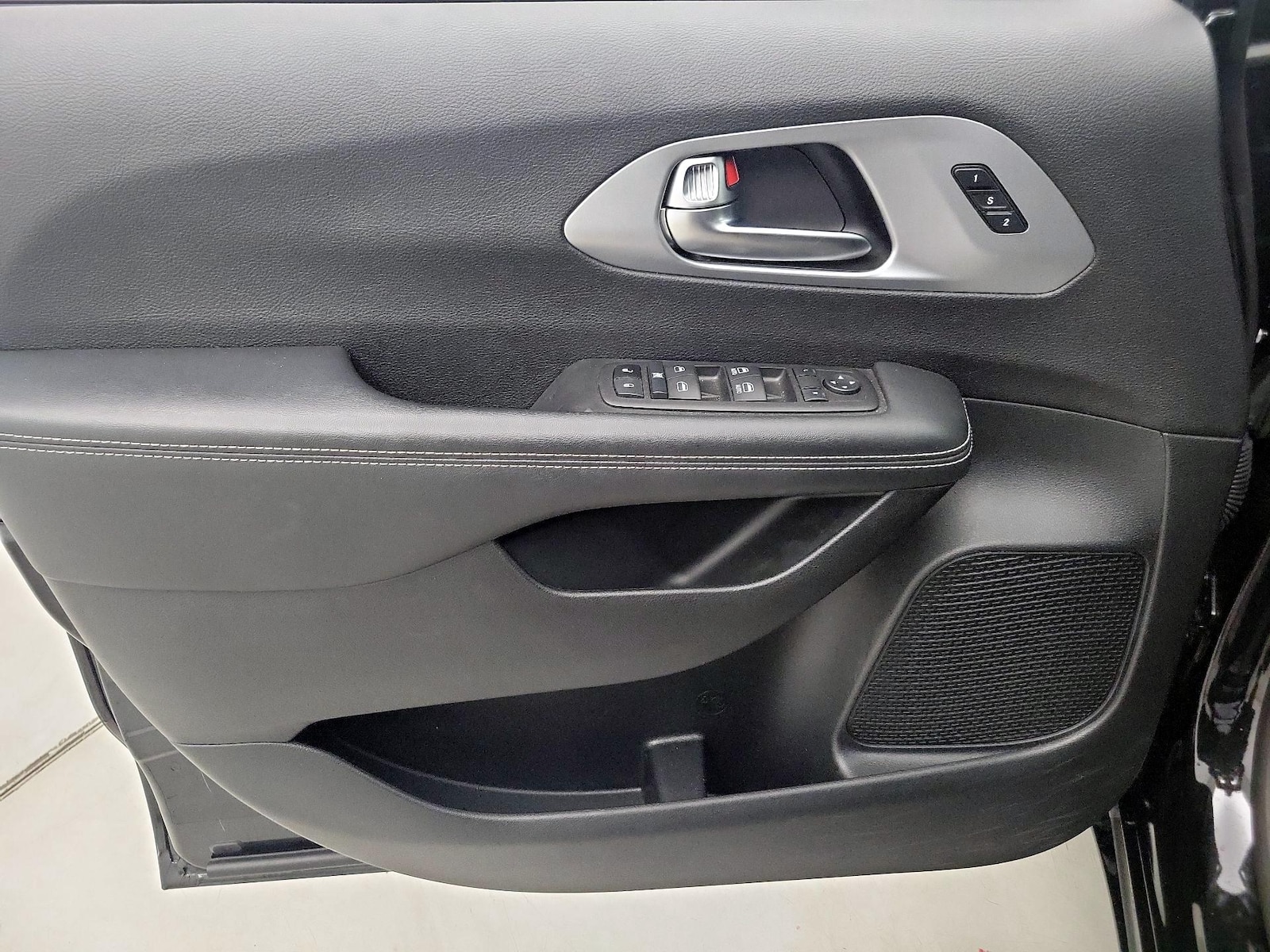 2023 Chrysler Pacifica Touring L - Photo 13