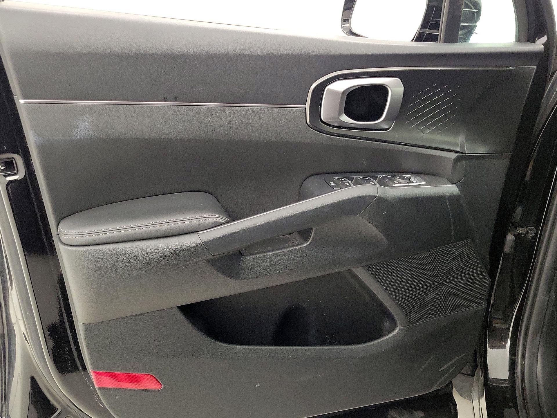 Thumbnail: 2023 Kia Sorento - 12