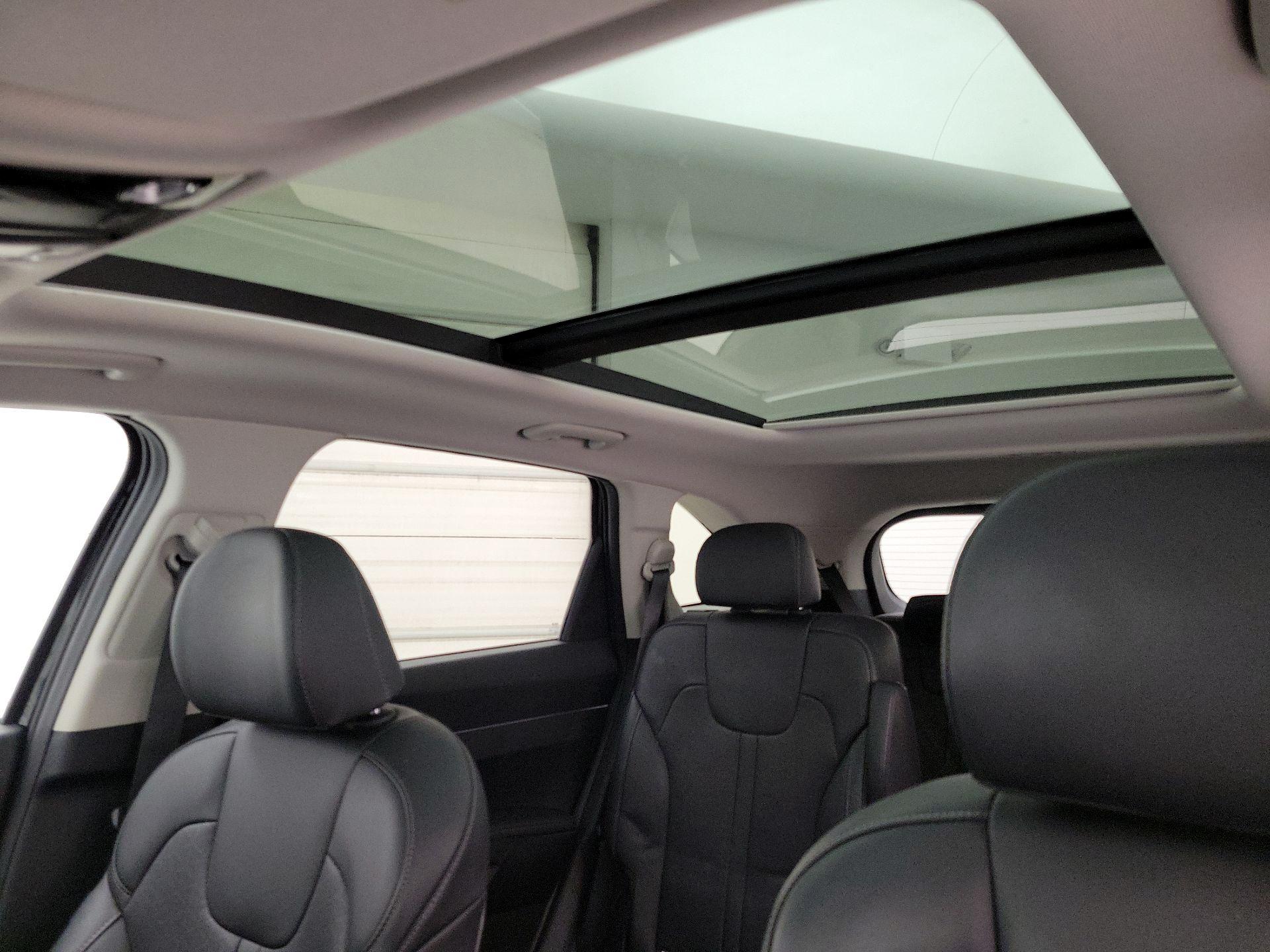 Thumbnail: 2023 Kia Sorento - 20