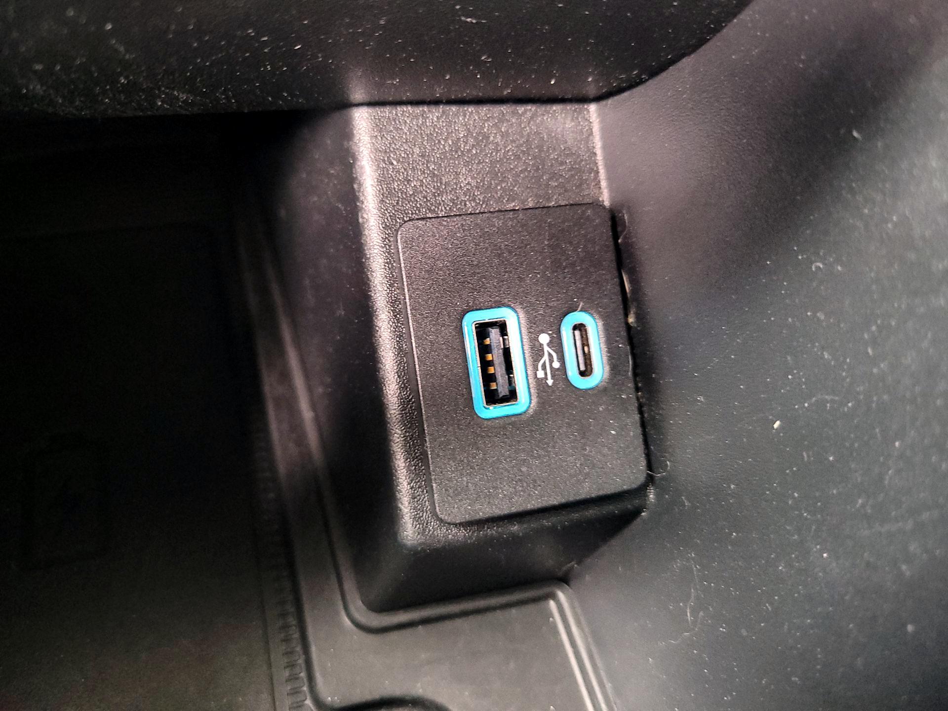 Thumbnail: 2022 Ford Edge - 19