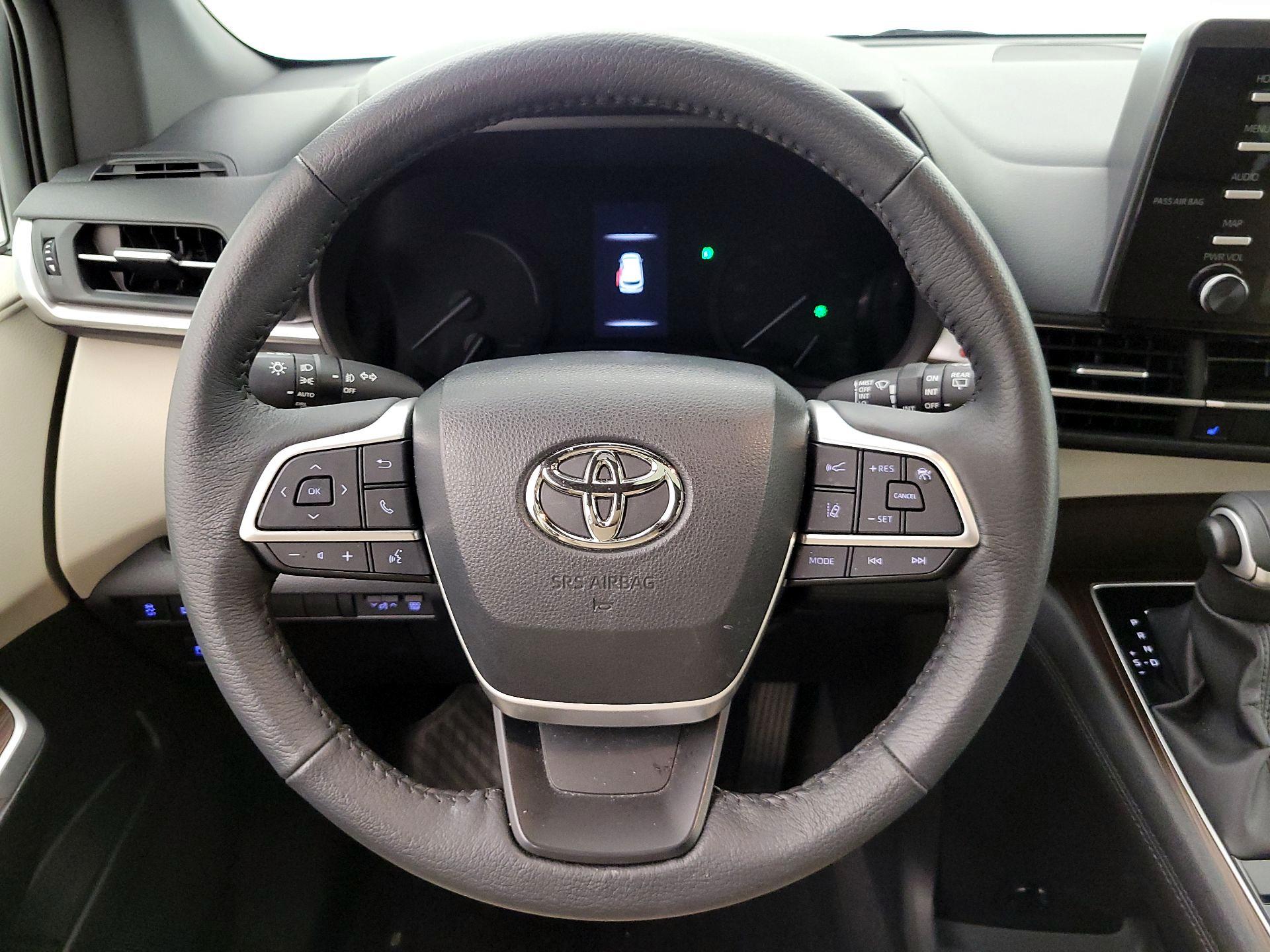 Thumbnail: 2023 Toyota Sienna - 10