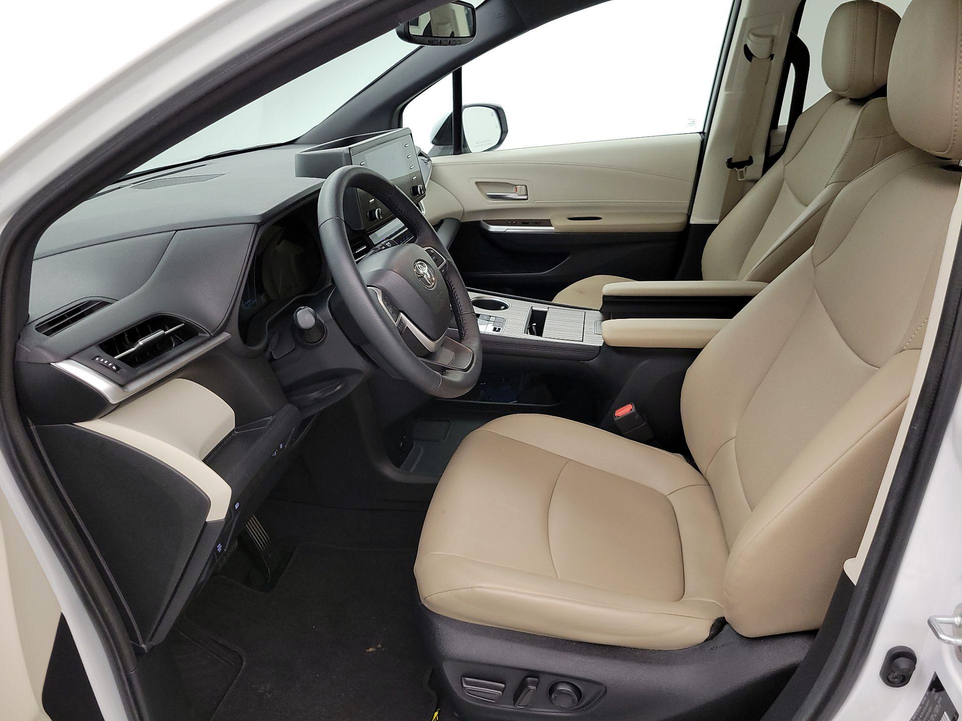 Thumbnail: 2023 Toyota Sienna - 11
