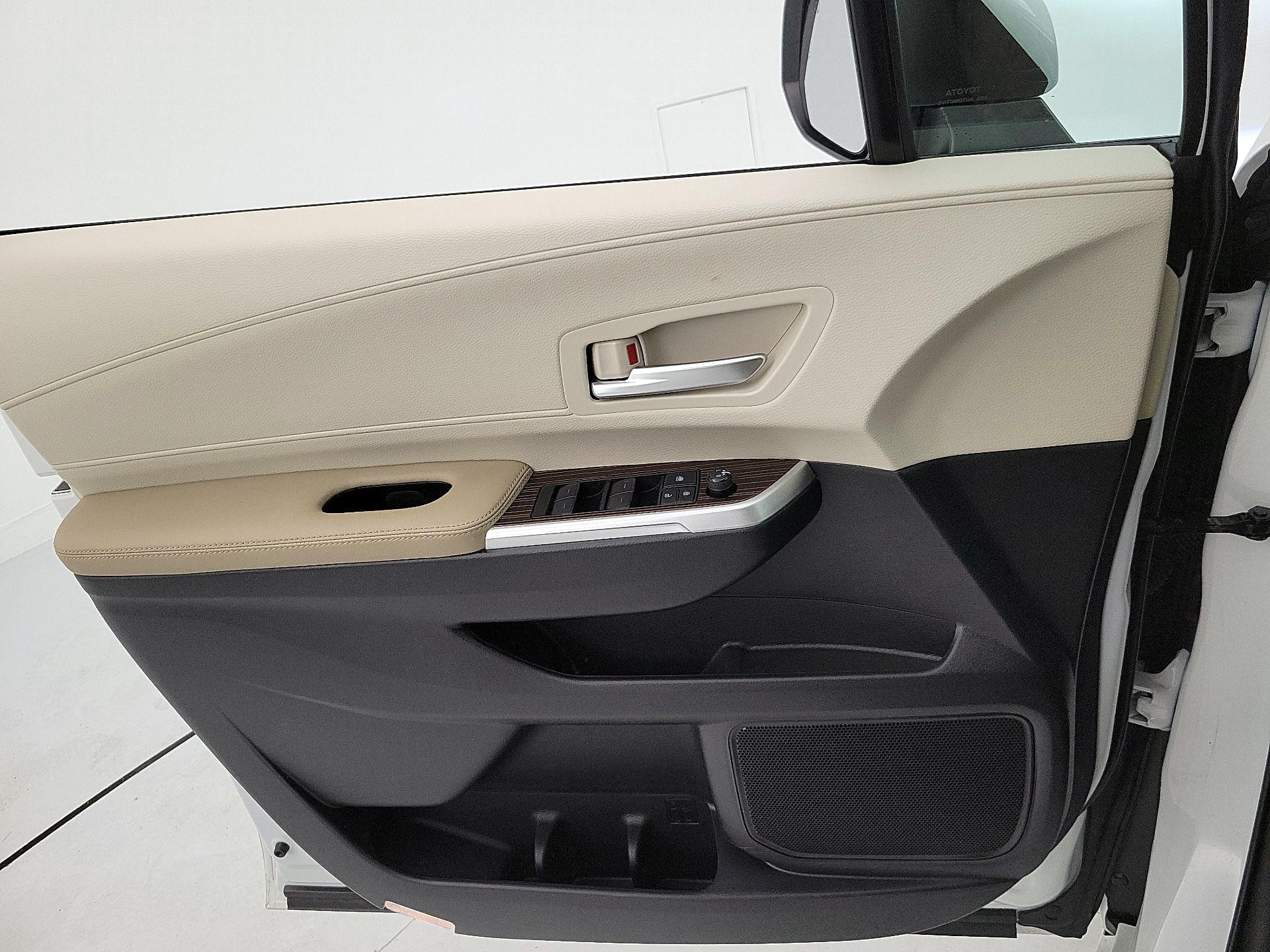 Thumbnail: 2023 Toyota Sienna - 12