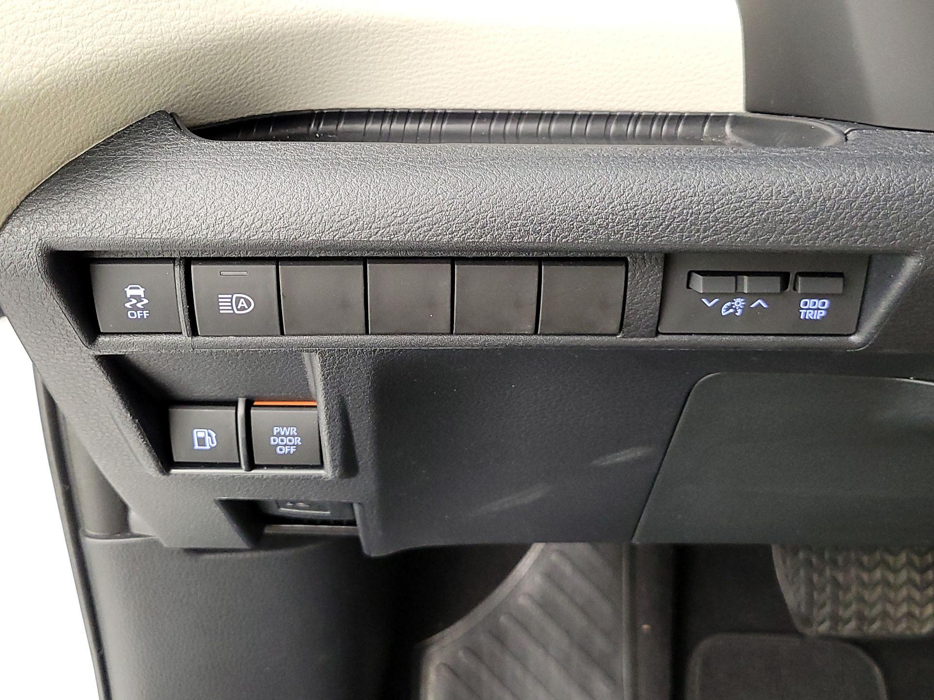 Thumbnail: 2023 Toyota Sienna - 13