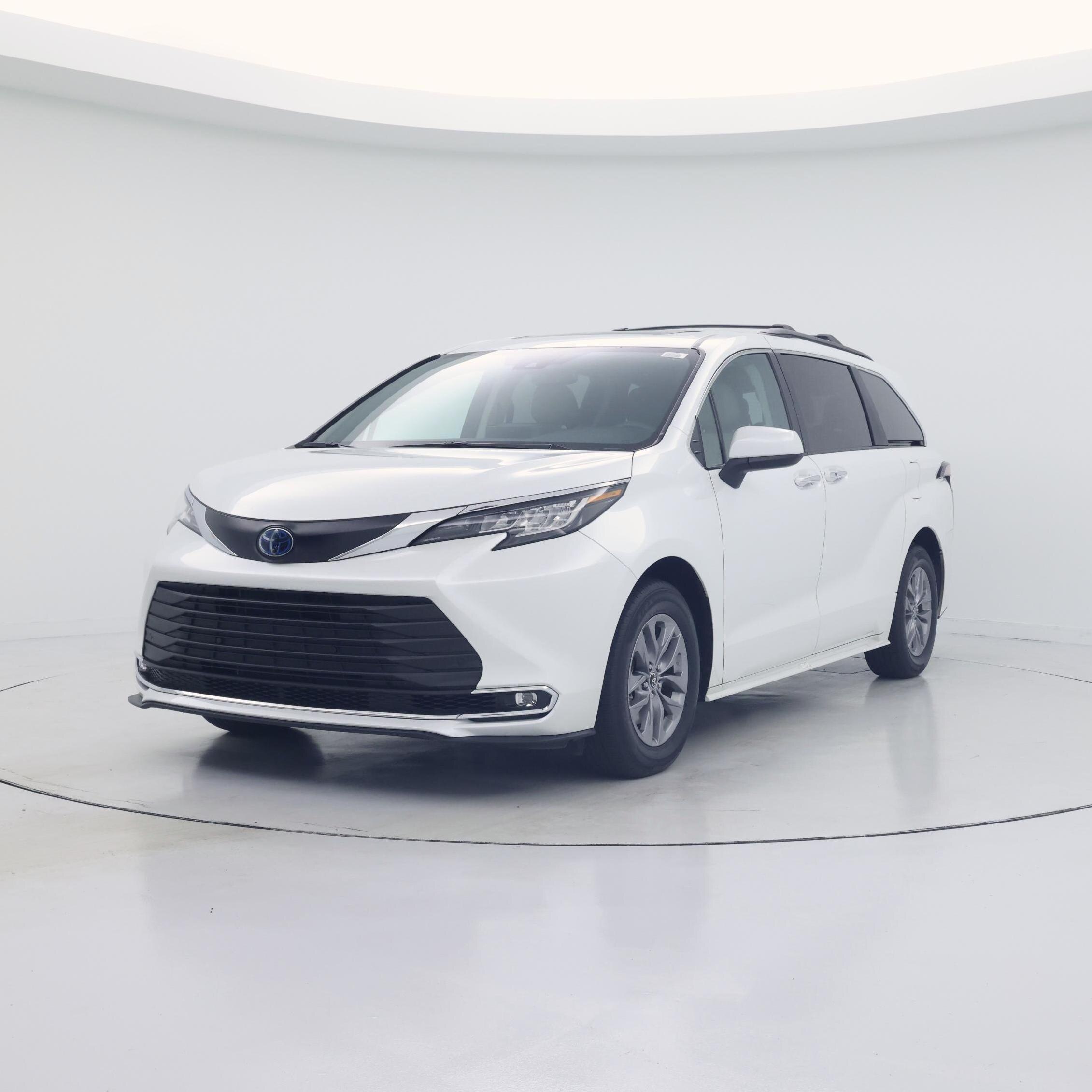 Thumbnail: 2023 Toyota Sienna - 4