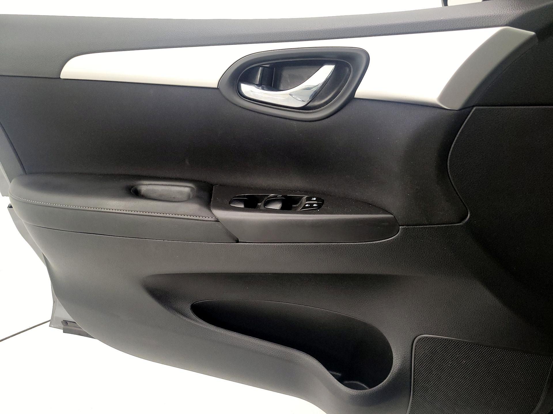 Thumbnail: 2017 Nissan Sentra - 12