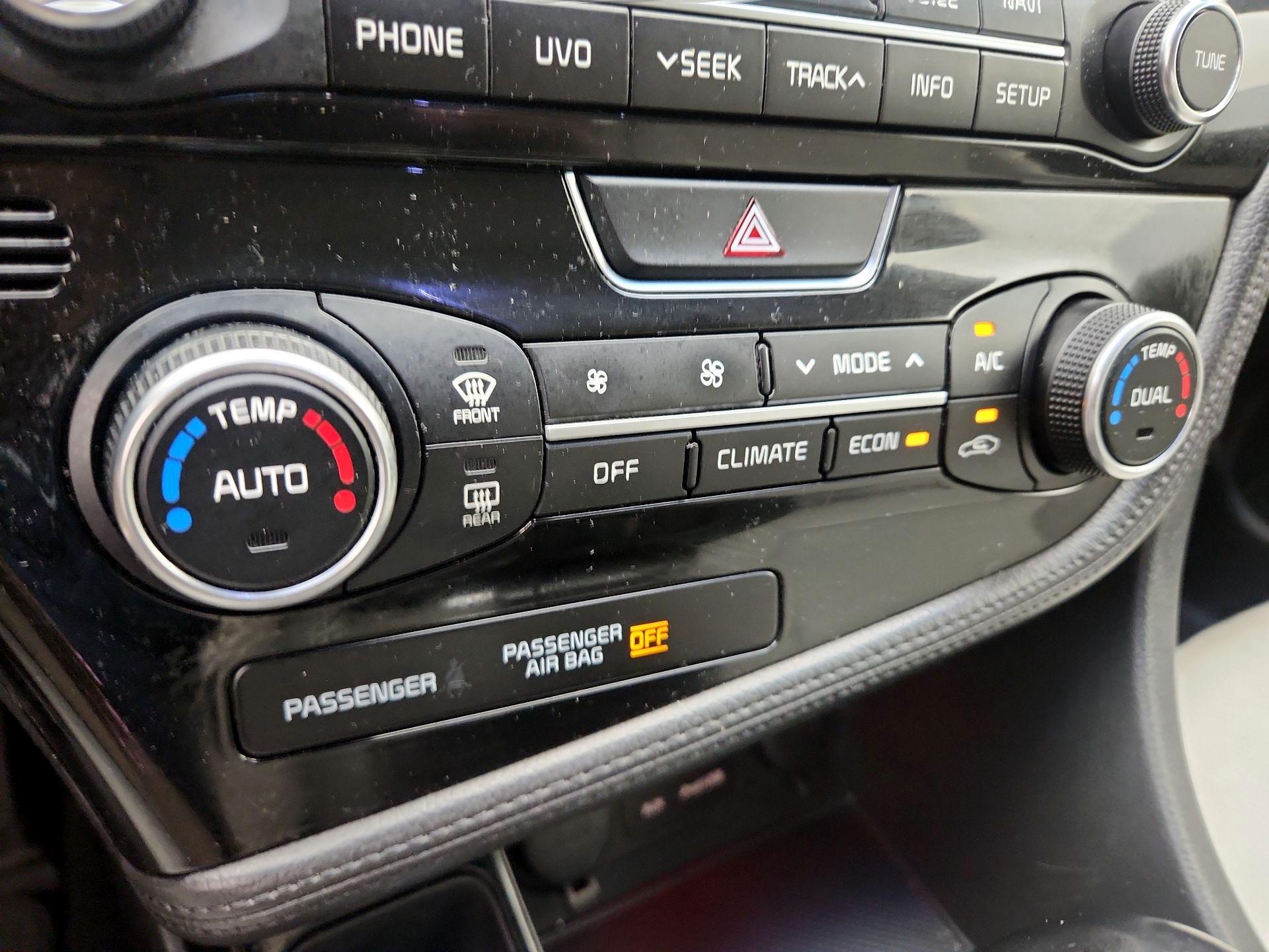 Thumbnail: 2015 Kia Optima - 17