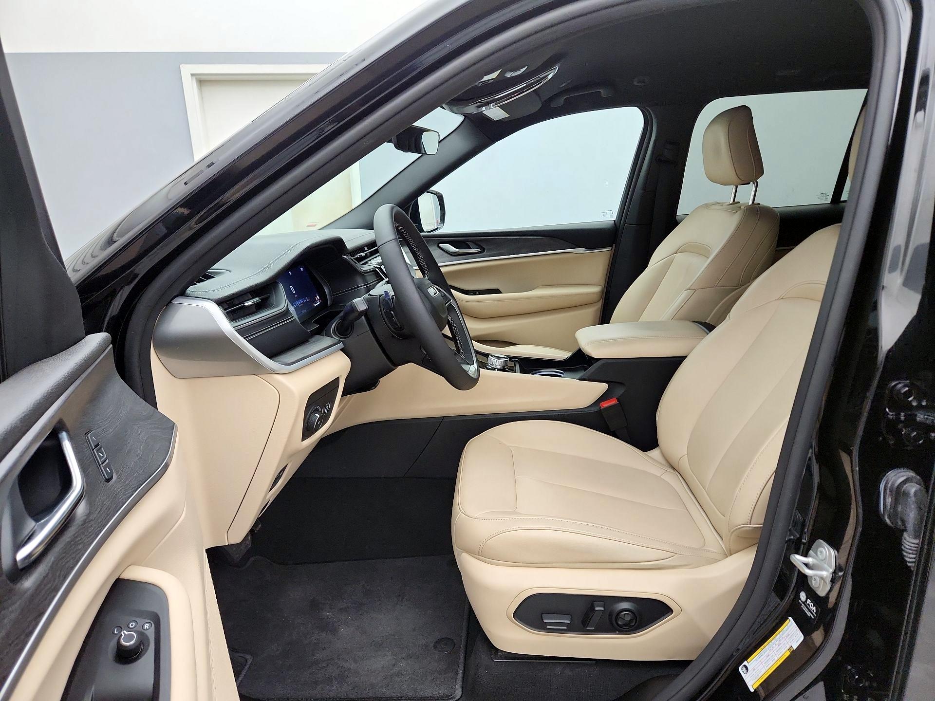 Thumbnail: 2025 Jeep Grand Cherokee - 11