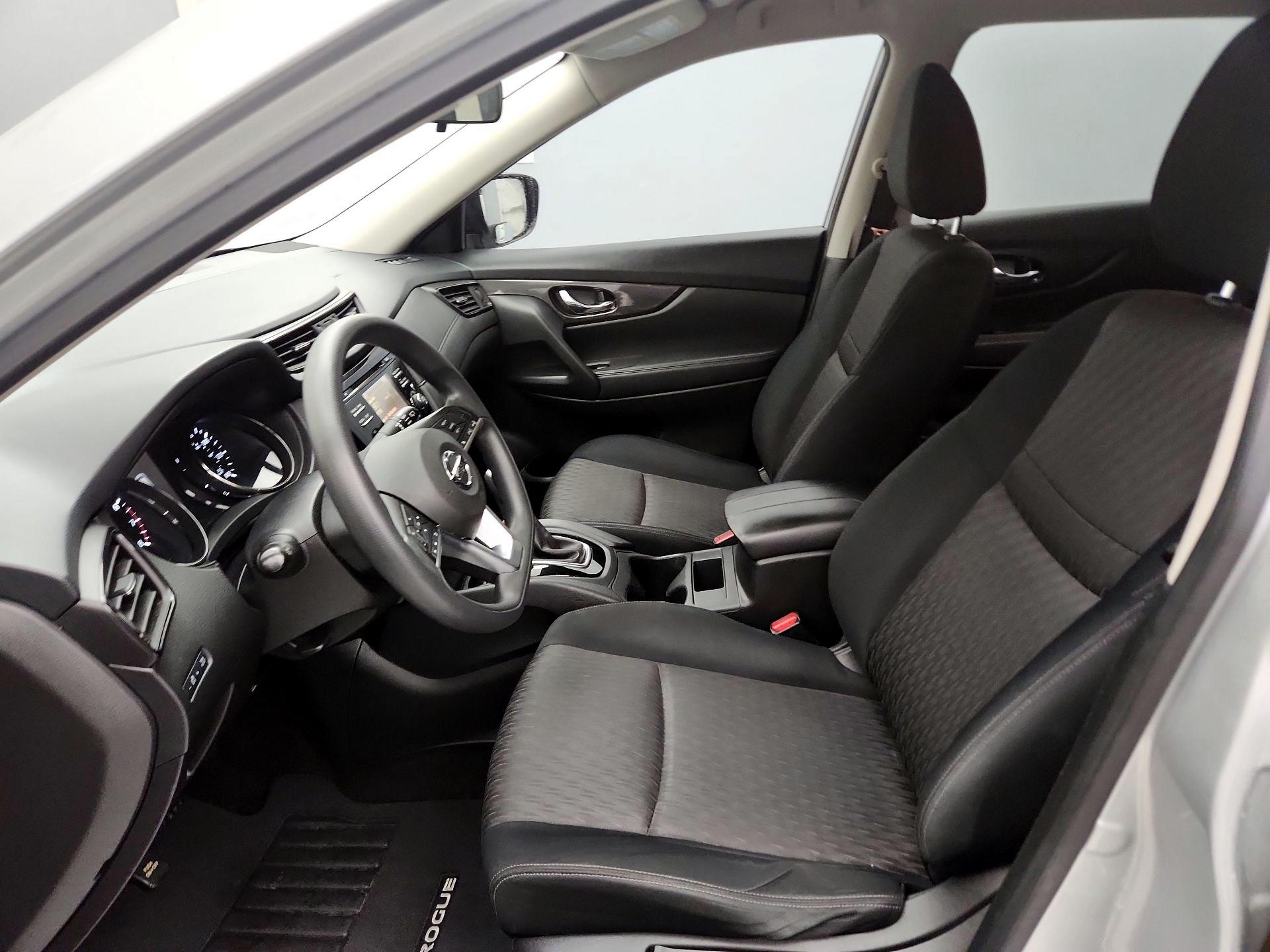 Thumbnail: 2017 Nissan Rogue - 11