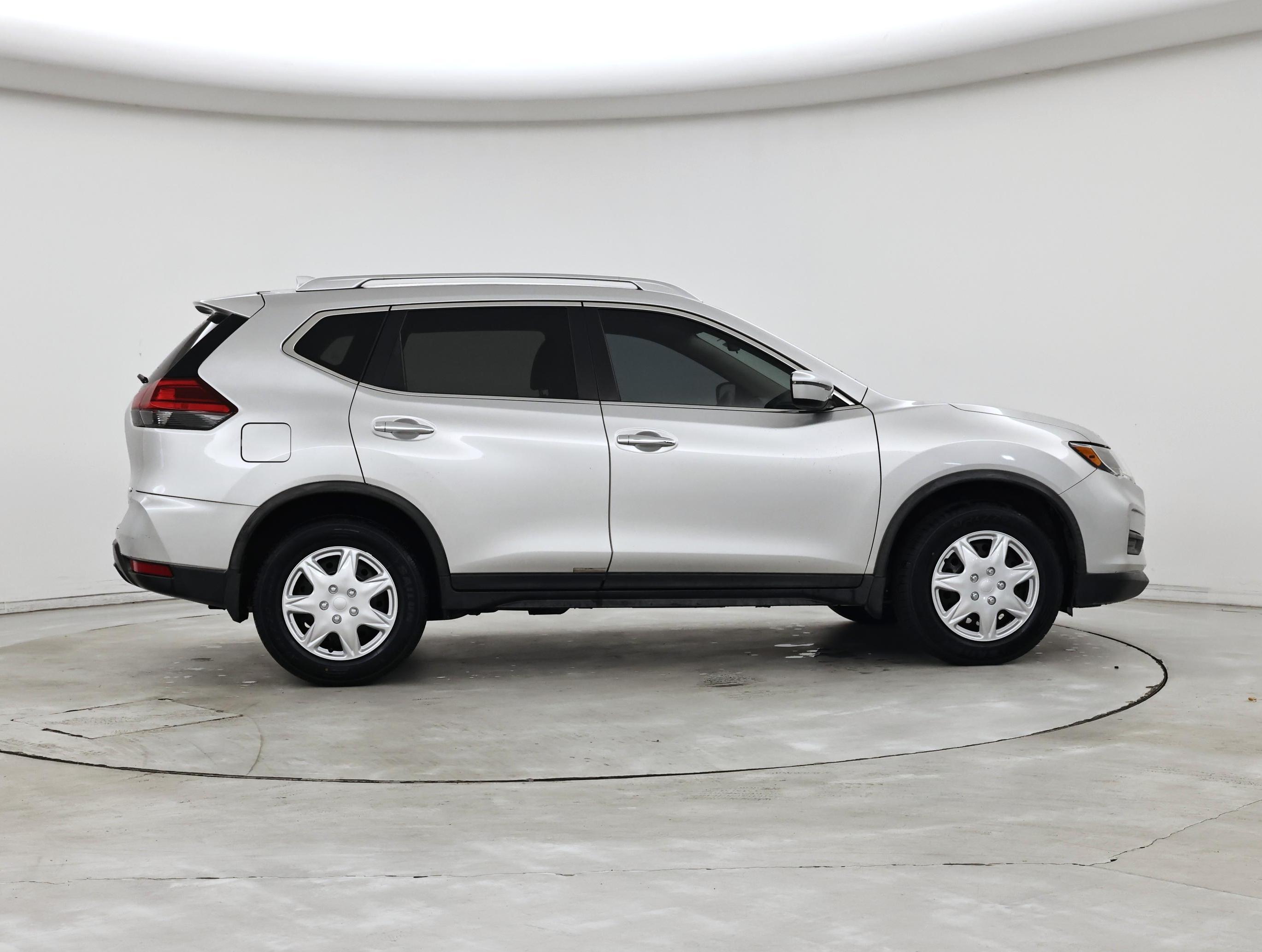 Thumbnail: 2017 Nissan Rogue - 7