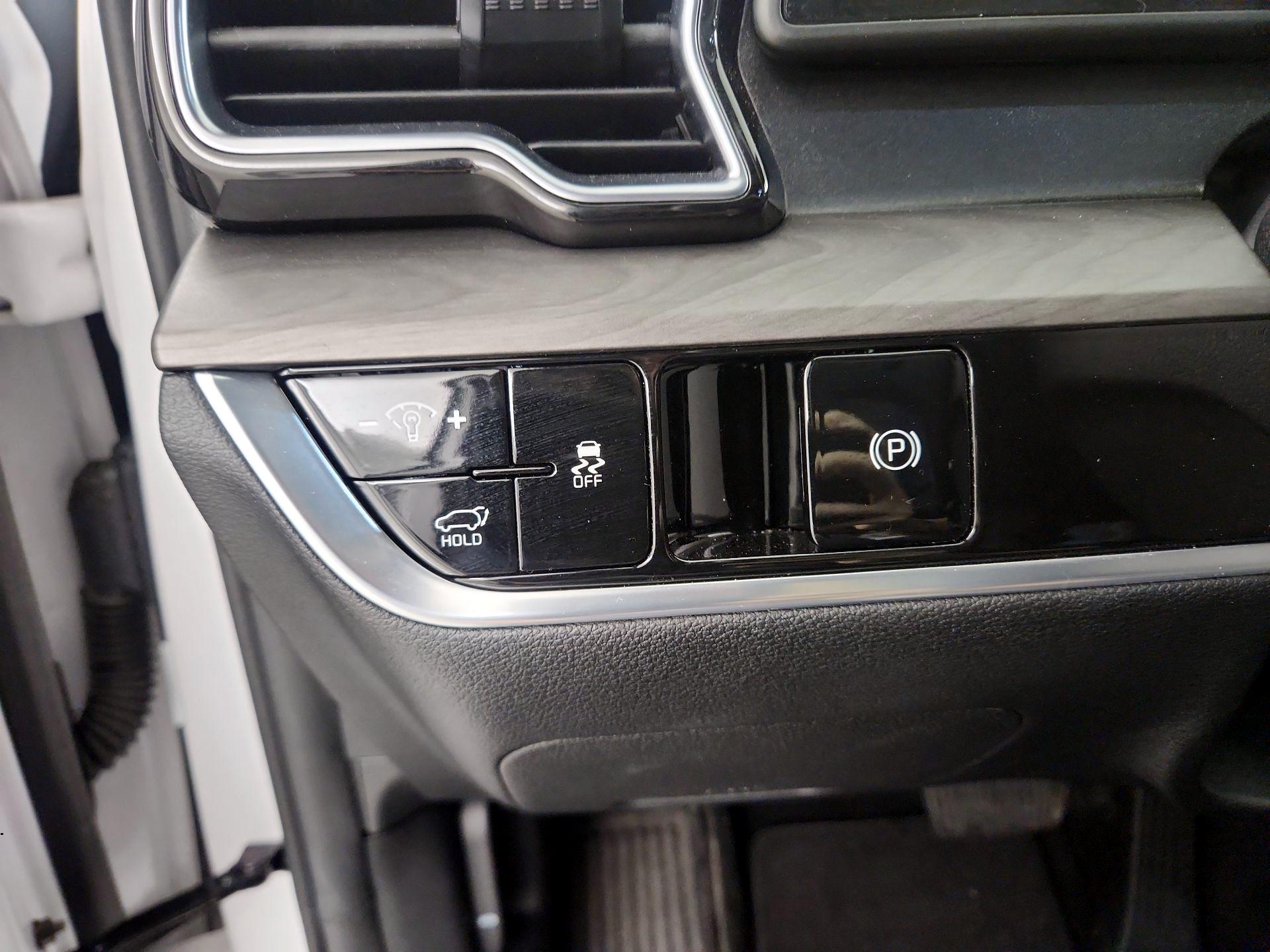 Thumbnail: 2023 Kia Sportage - 13