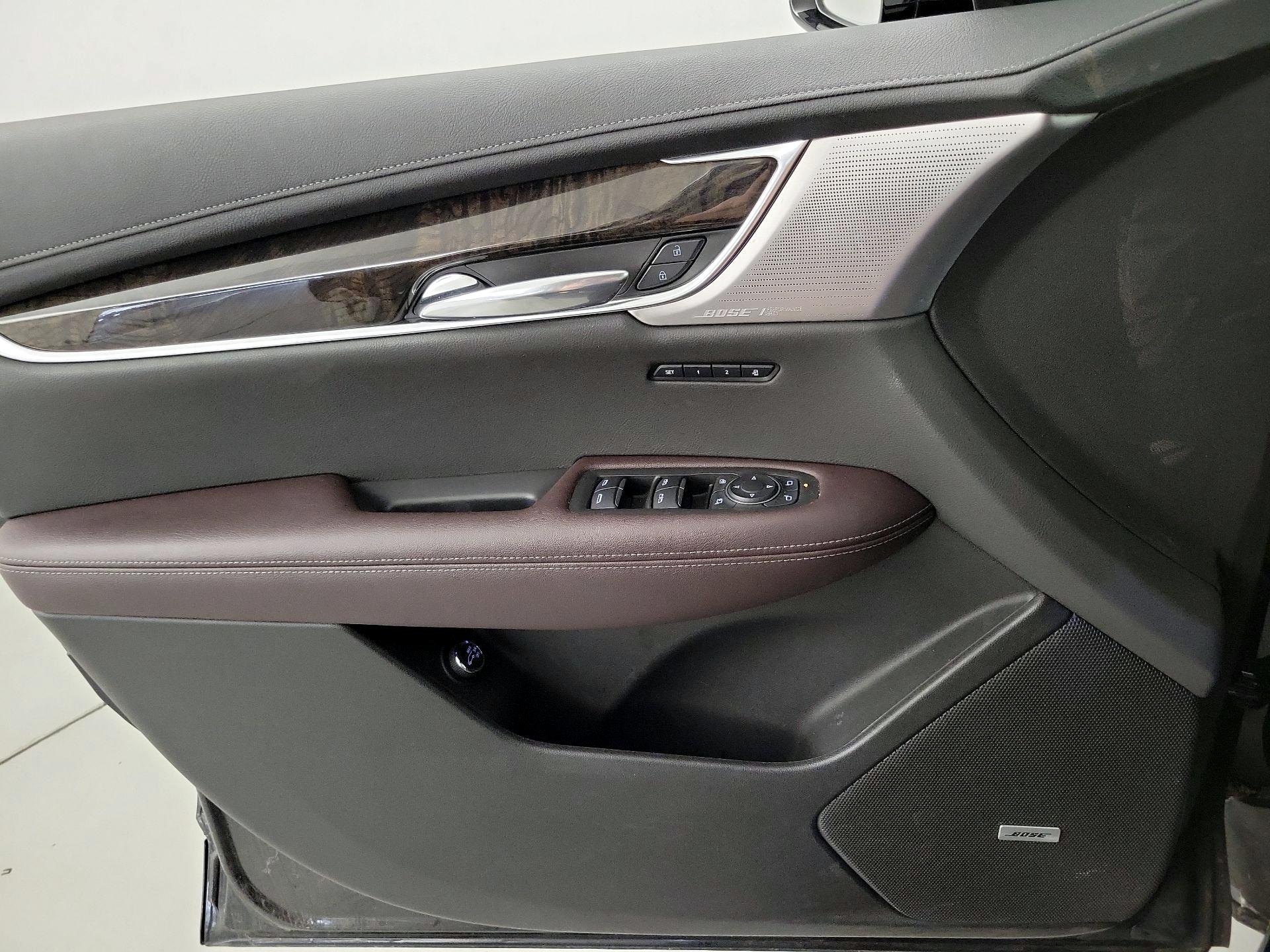Thumbnail: 2021 Cadillac XT6 - 12