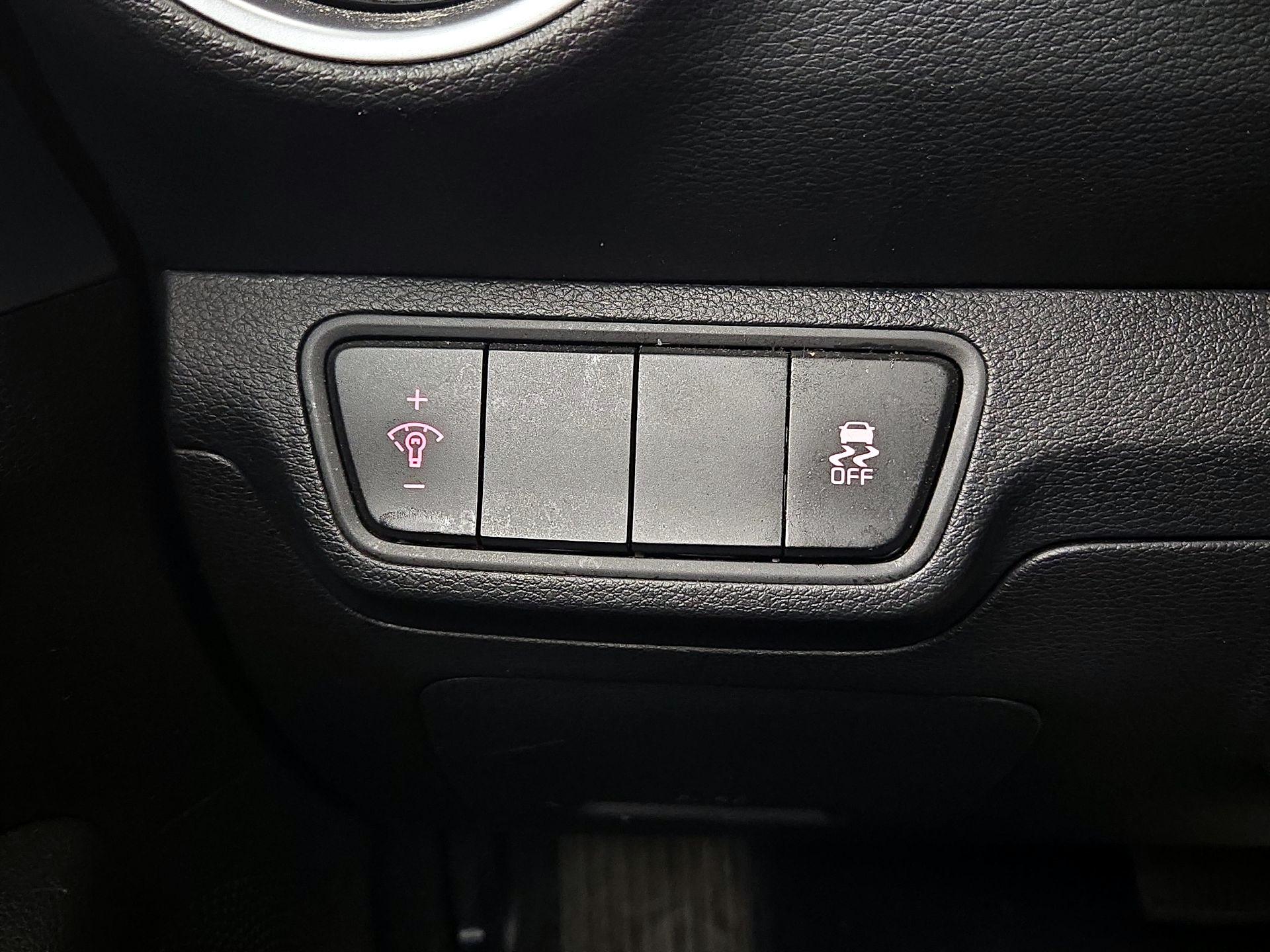 Thumbnail: 2023 Kia Forte - 13