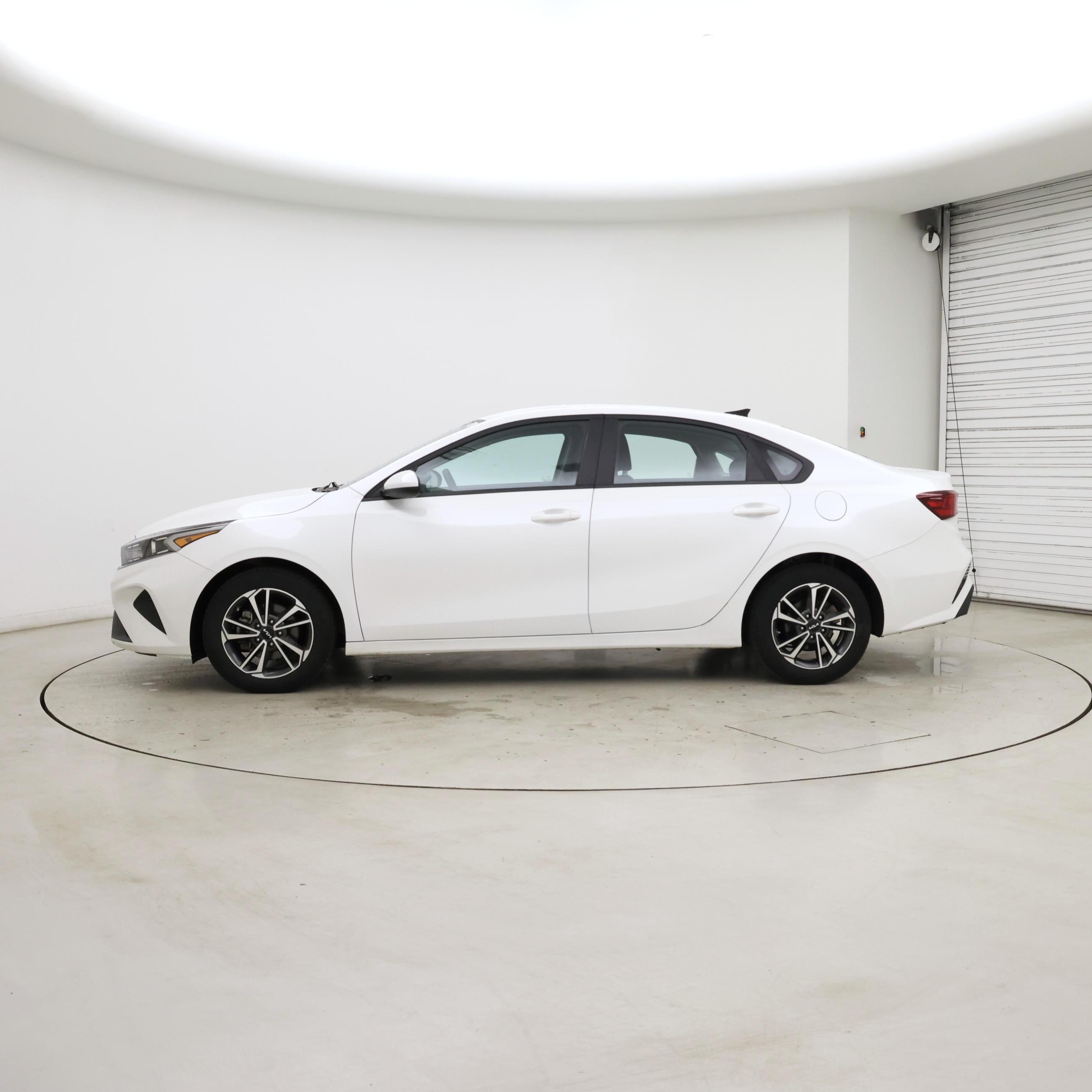 Thumbnail: 2023 Kia Forte - 3