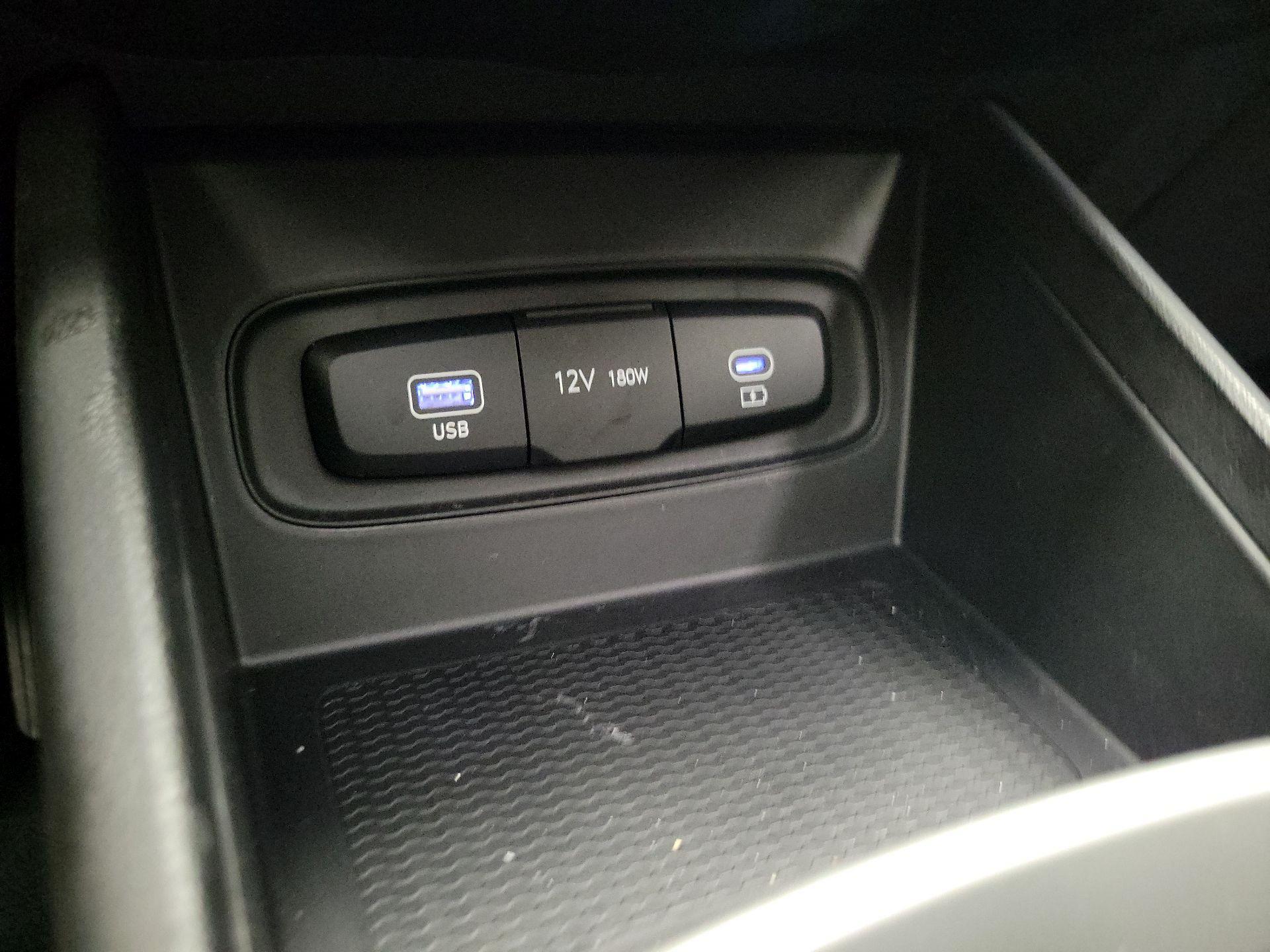 Thumbnail: 2023 Hyundai Venue - 18