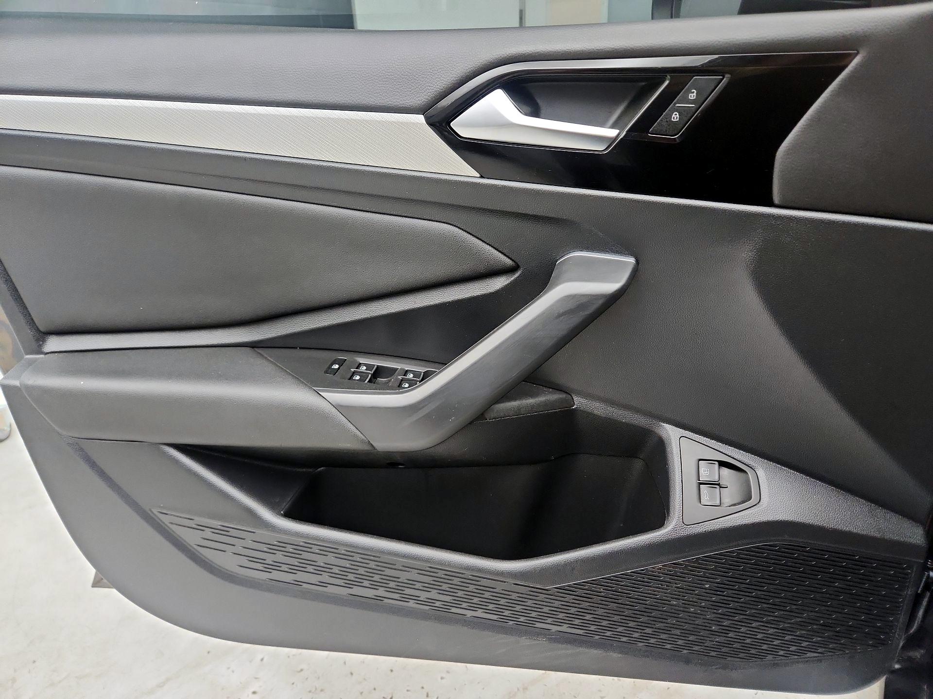 Thumbnail: 2021 Volkswagen Jetta - 12