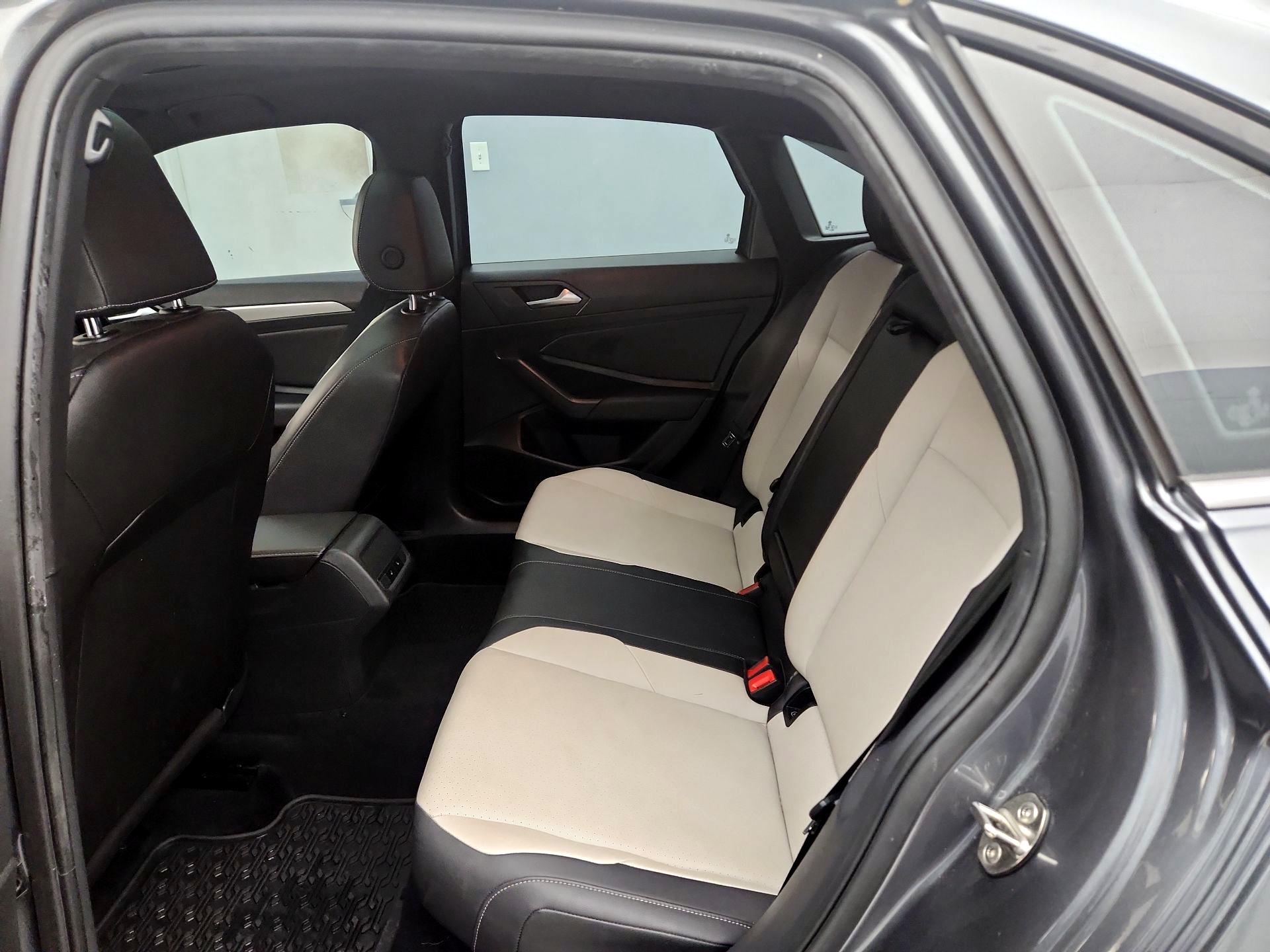 Thumbnail: 2021 Volkswagen Jetta - 20