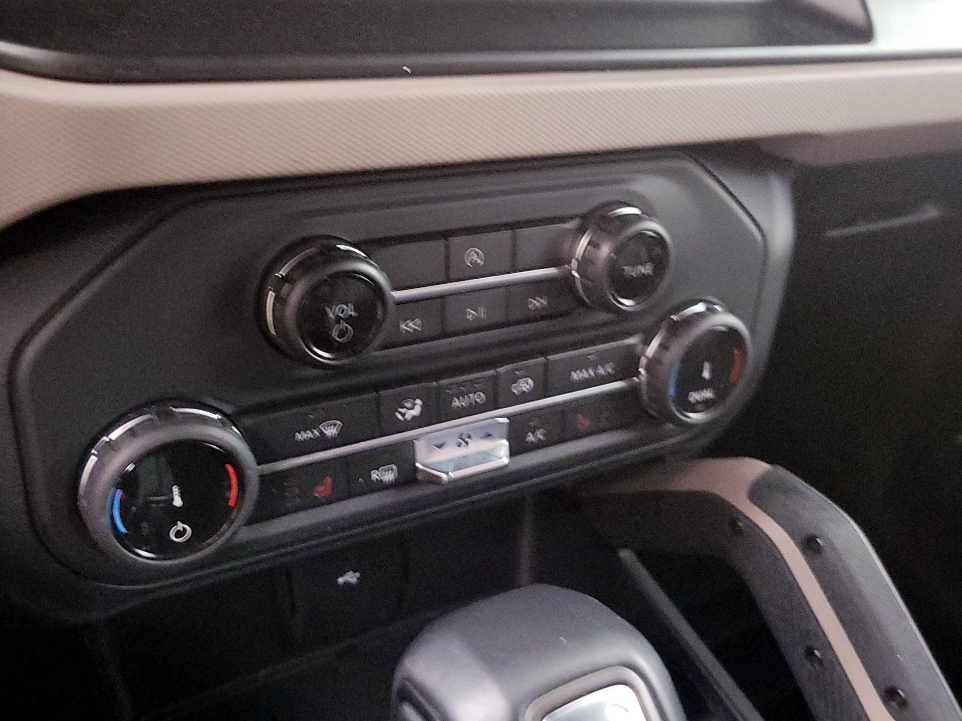 Thumbnail: 2022 Ford Bronco - 16