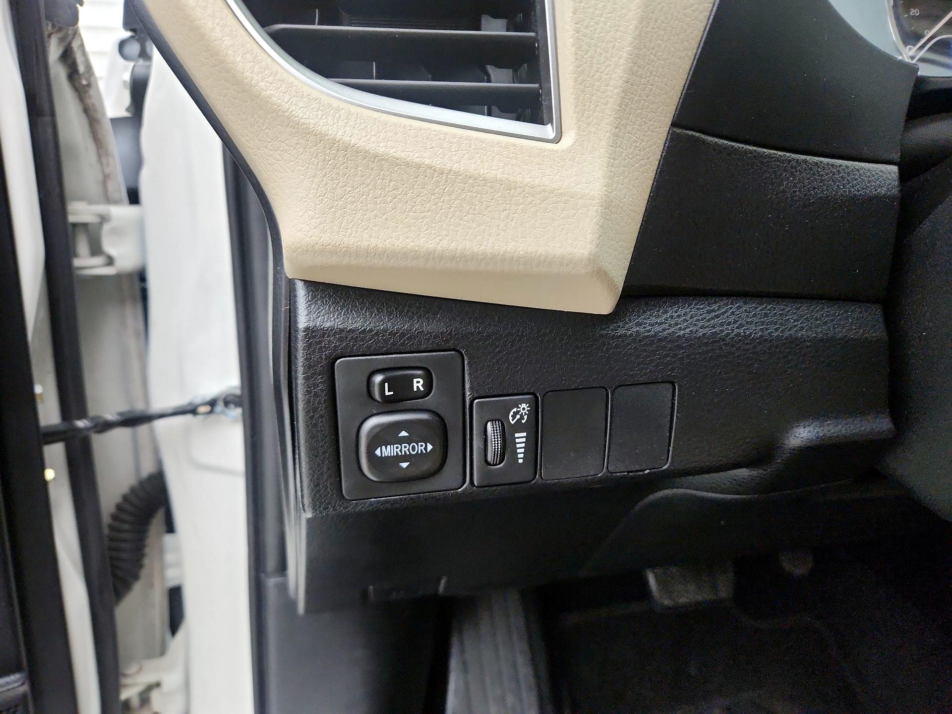 Thumbnail: 2015 Toyota Corolla - 13