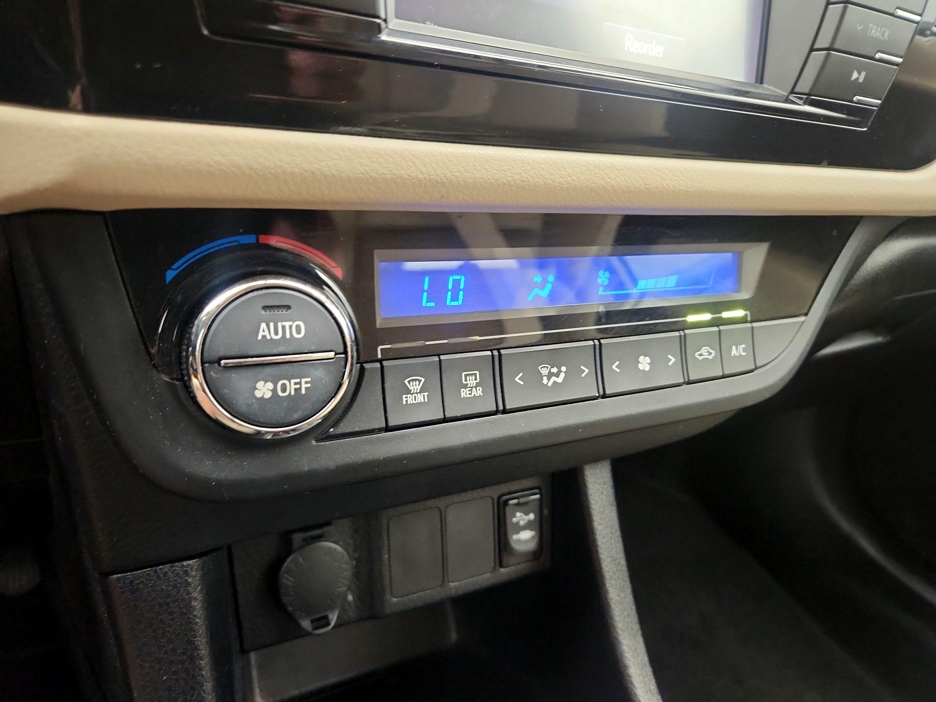 Thumbnail: 2015 Toyota Corolla - 16