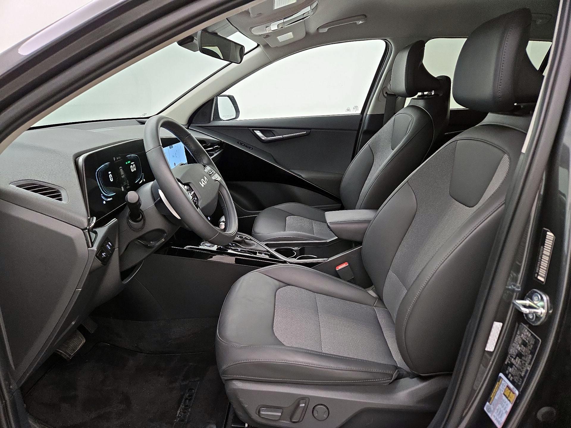 Thumbnail: 2023 Kia Niro - 11