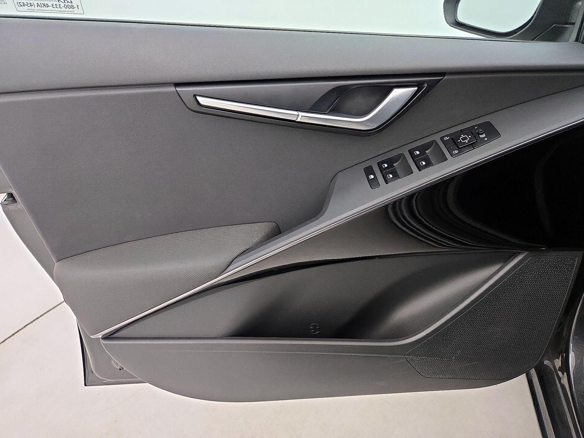 Thumbnail: 2023 Kia Niro - 12