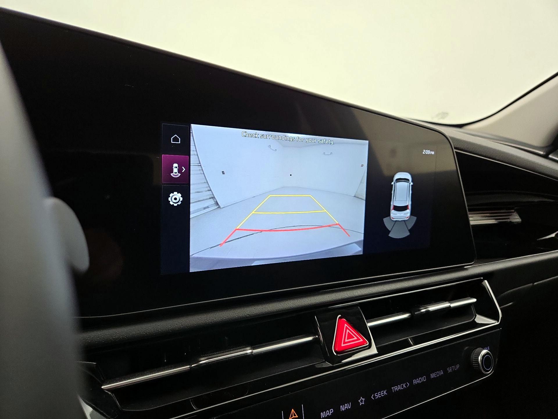 Thumbnail: 2023 Kia Niro - 15