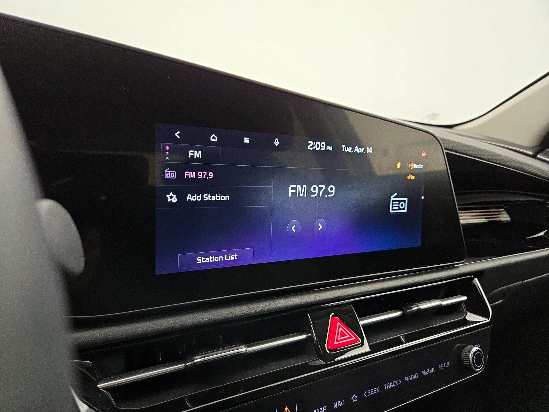 Thumbnail: 2023 Kia Niro - 16