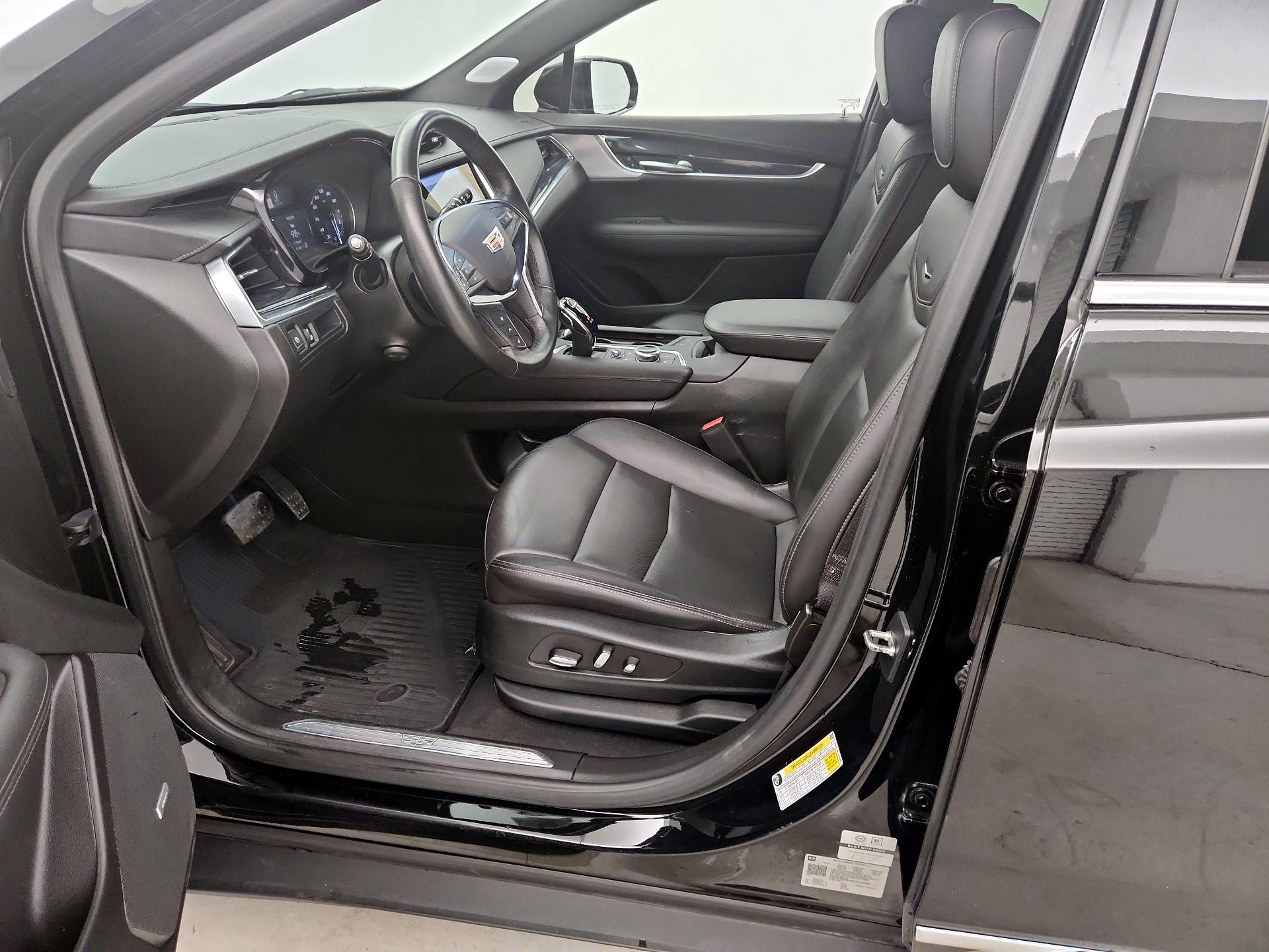 Thumbnail: 2023 Cadillac XT5 - 11