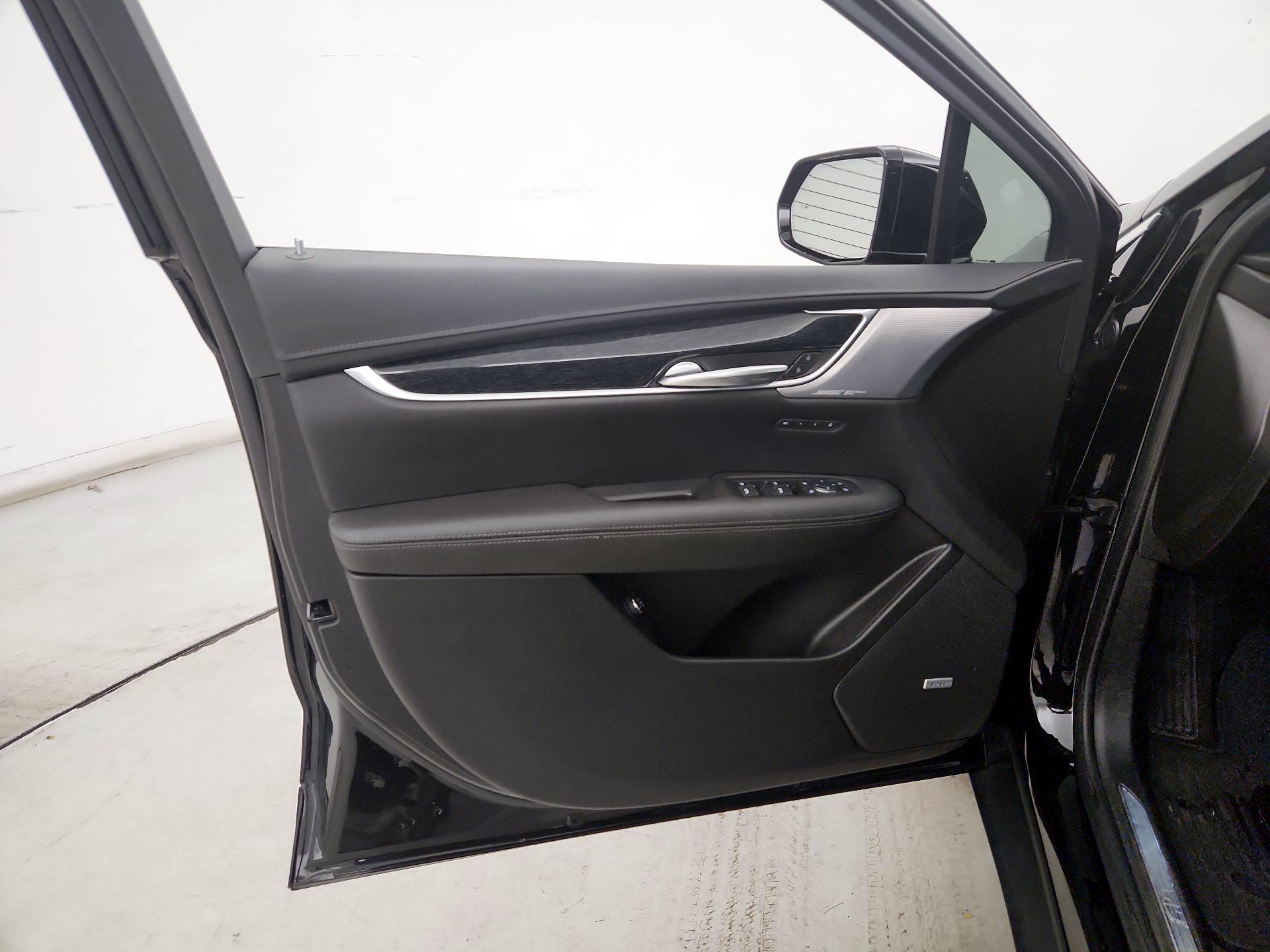Thumbnail: 2023 Cadillac XT5 - 12