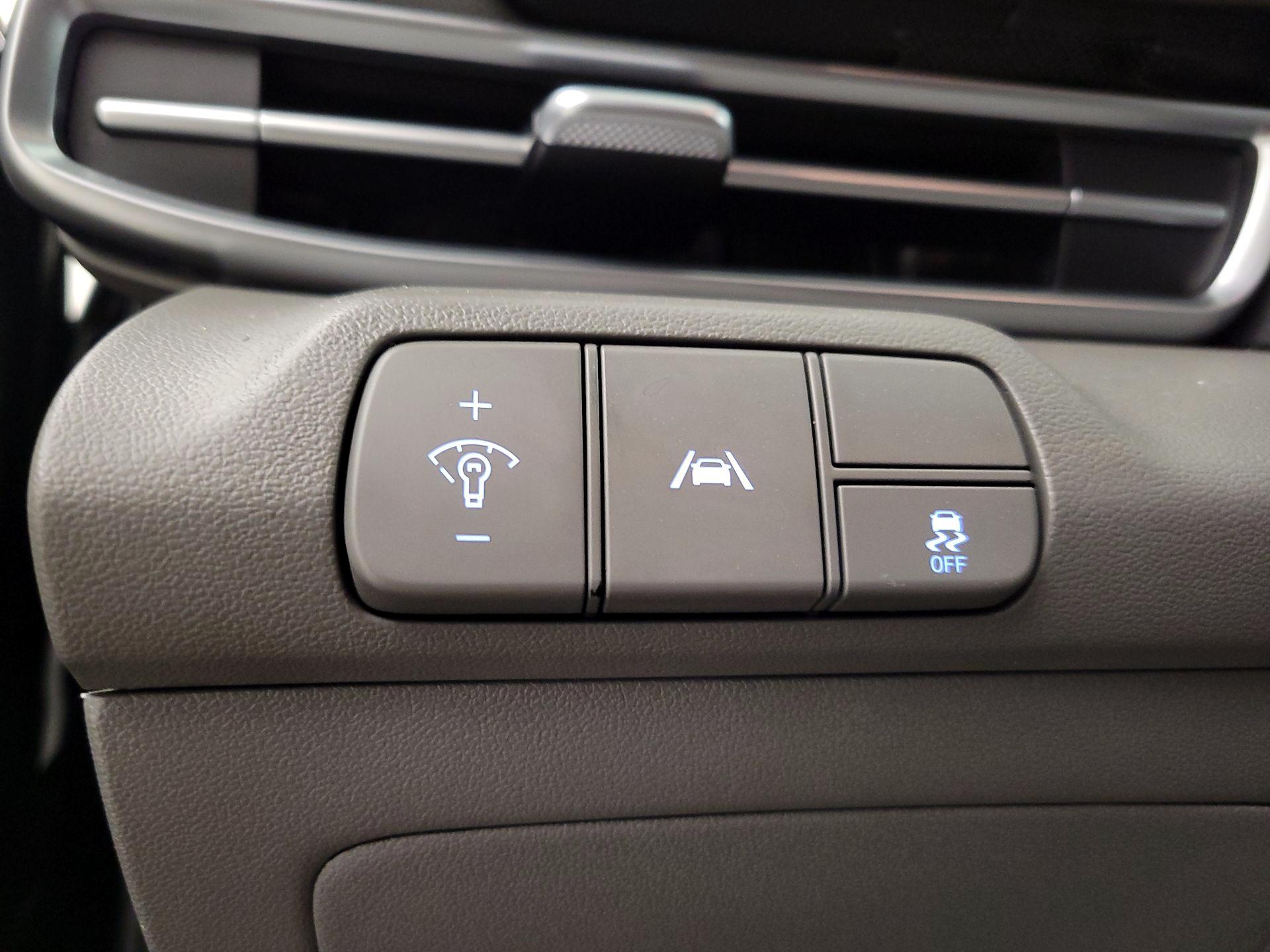 Thumbnail: 2023 Hyundai Elantra - 13