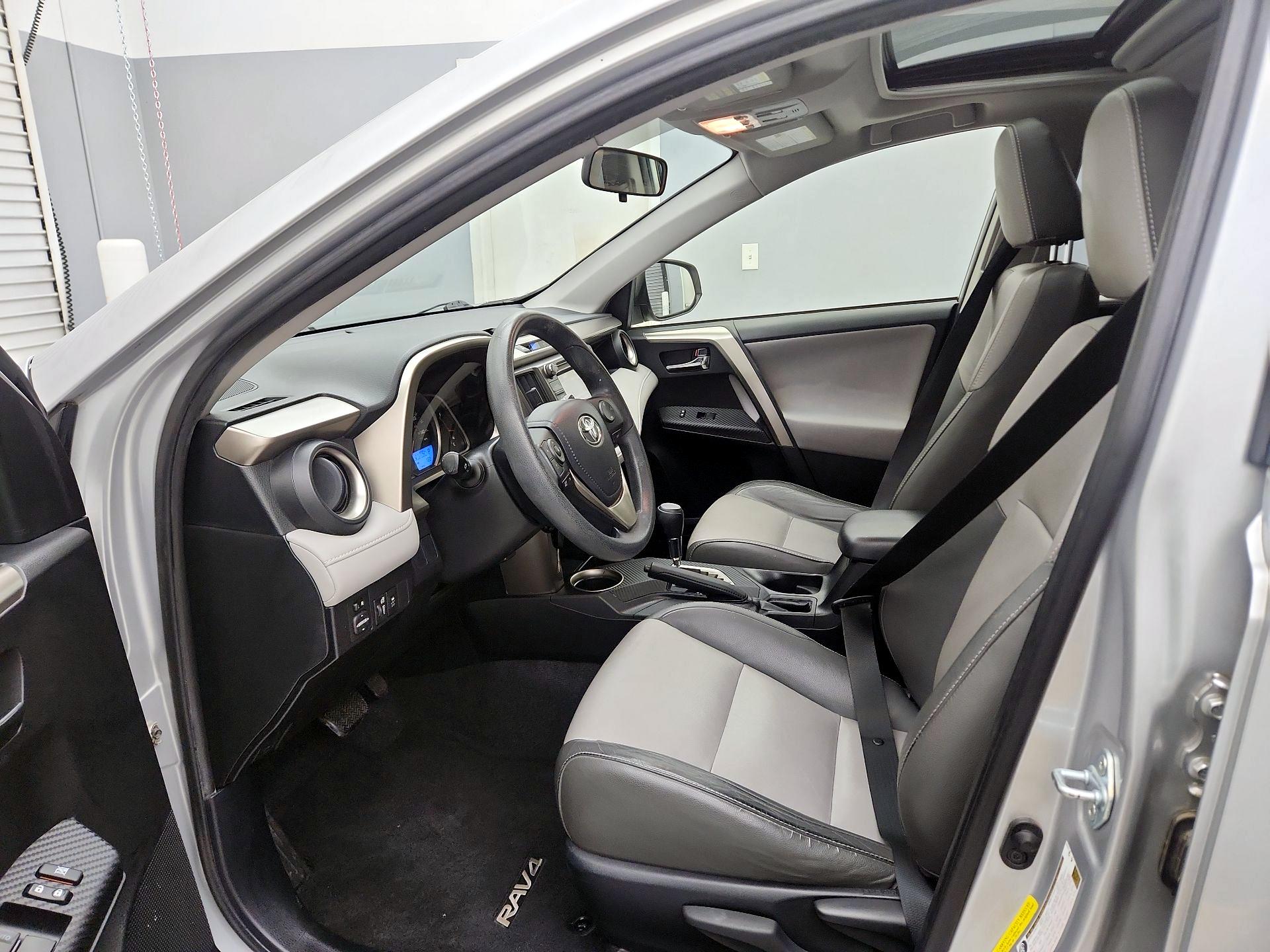 Thumbnail: 2015 Toyota RAV4 - 11