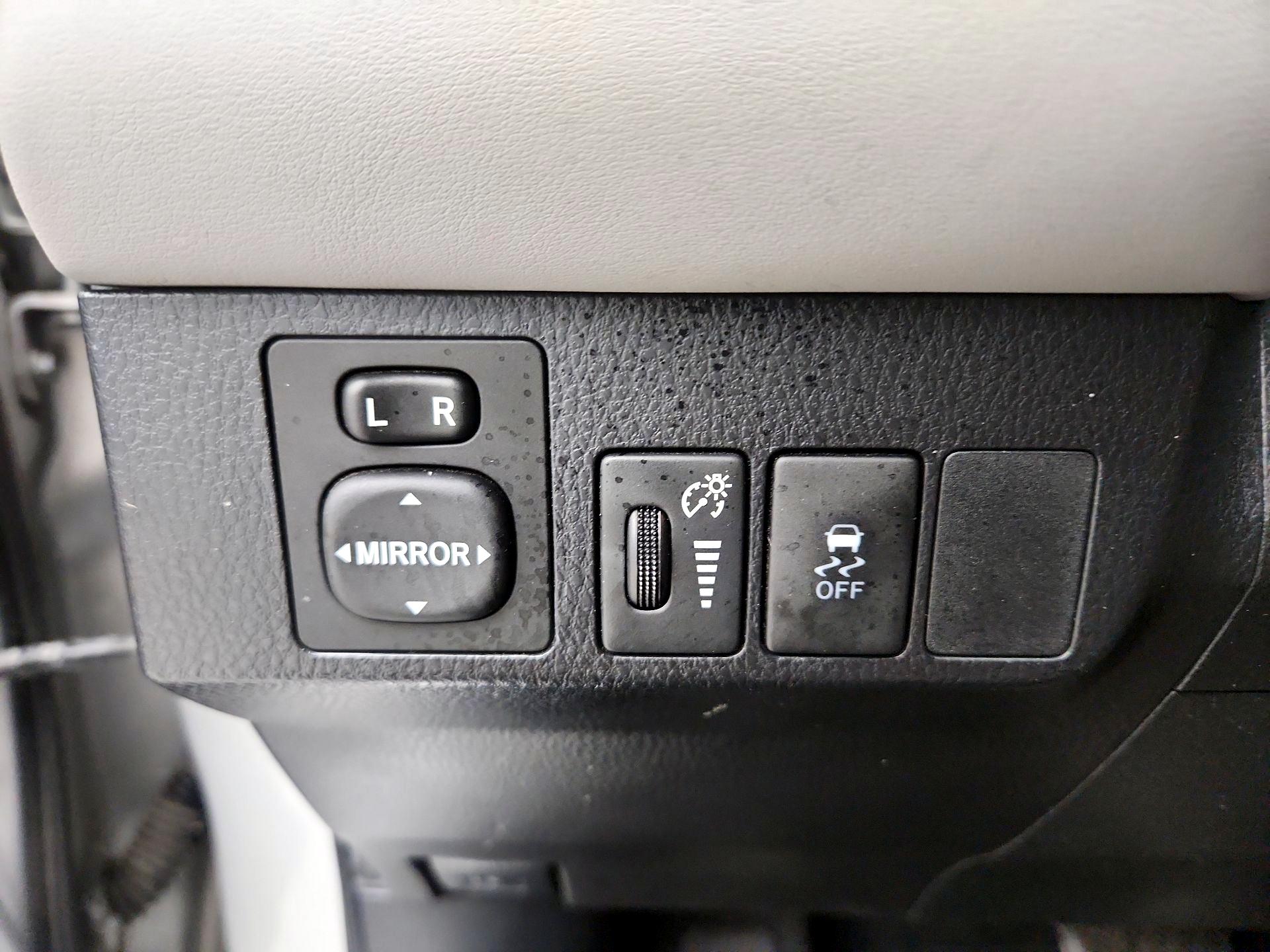 Thumbnail: 2015 Toyota RAV4 - 13