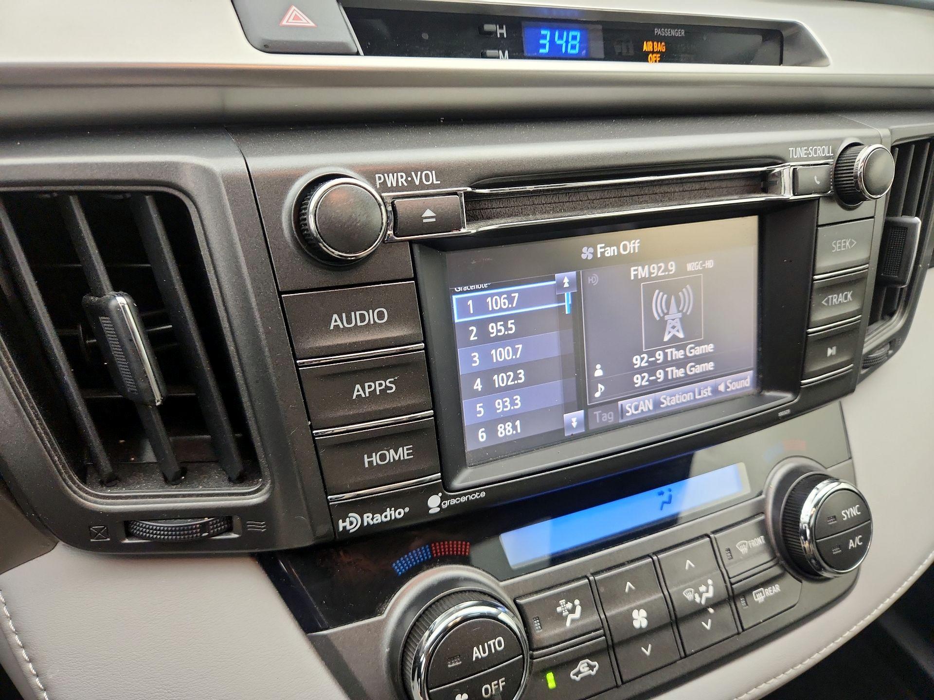 Thumbnail: 2015 Toyota RAV4 - 15