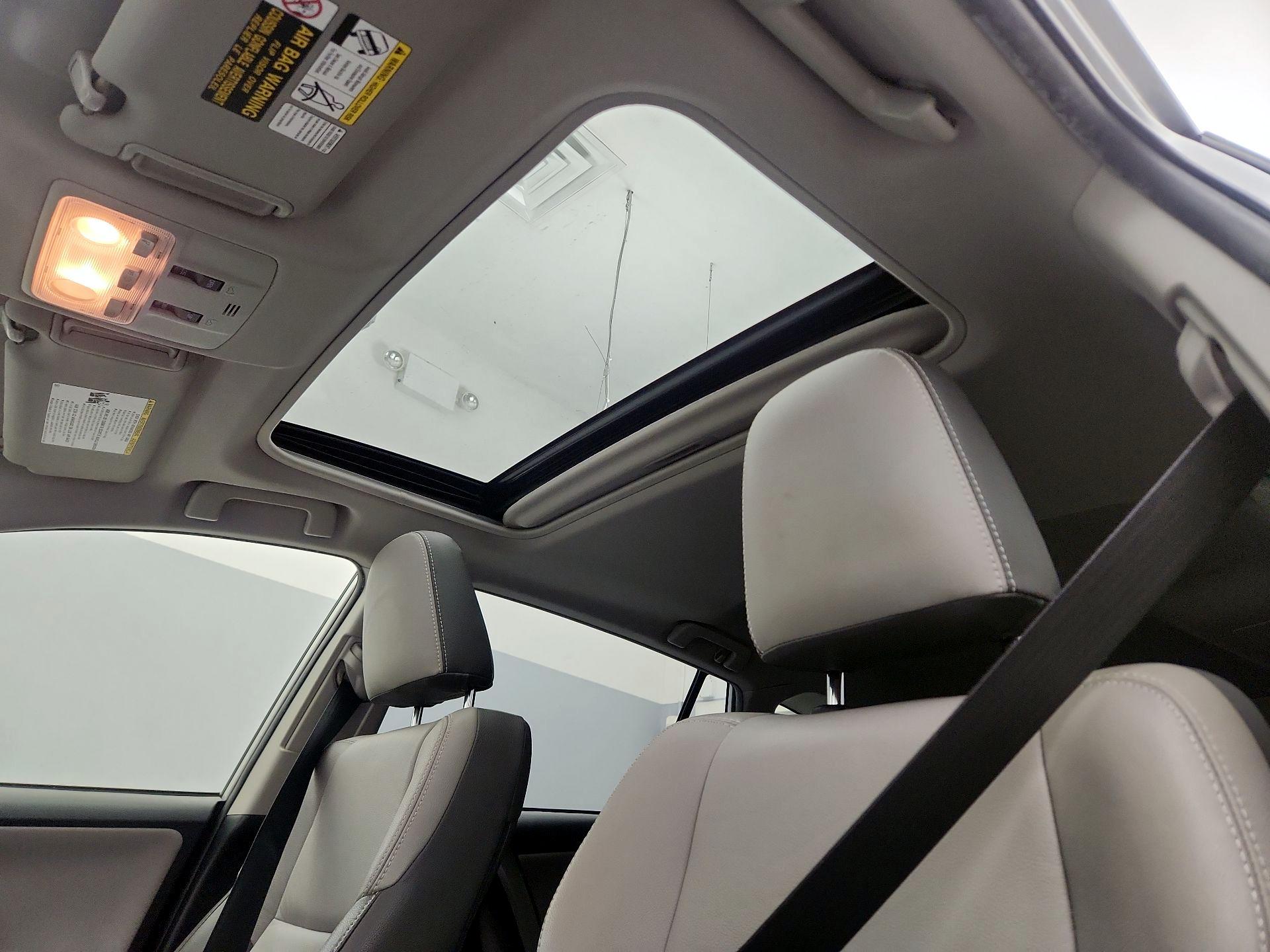 Thumbnail: 2015 Toyota RAV4 - 19