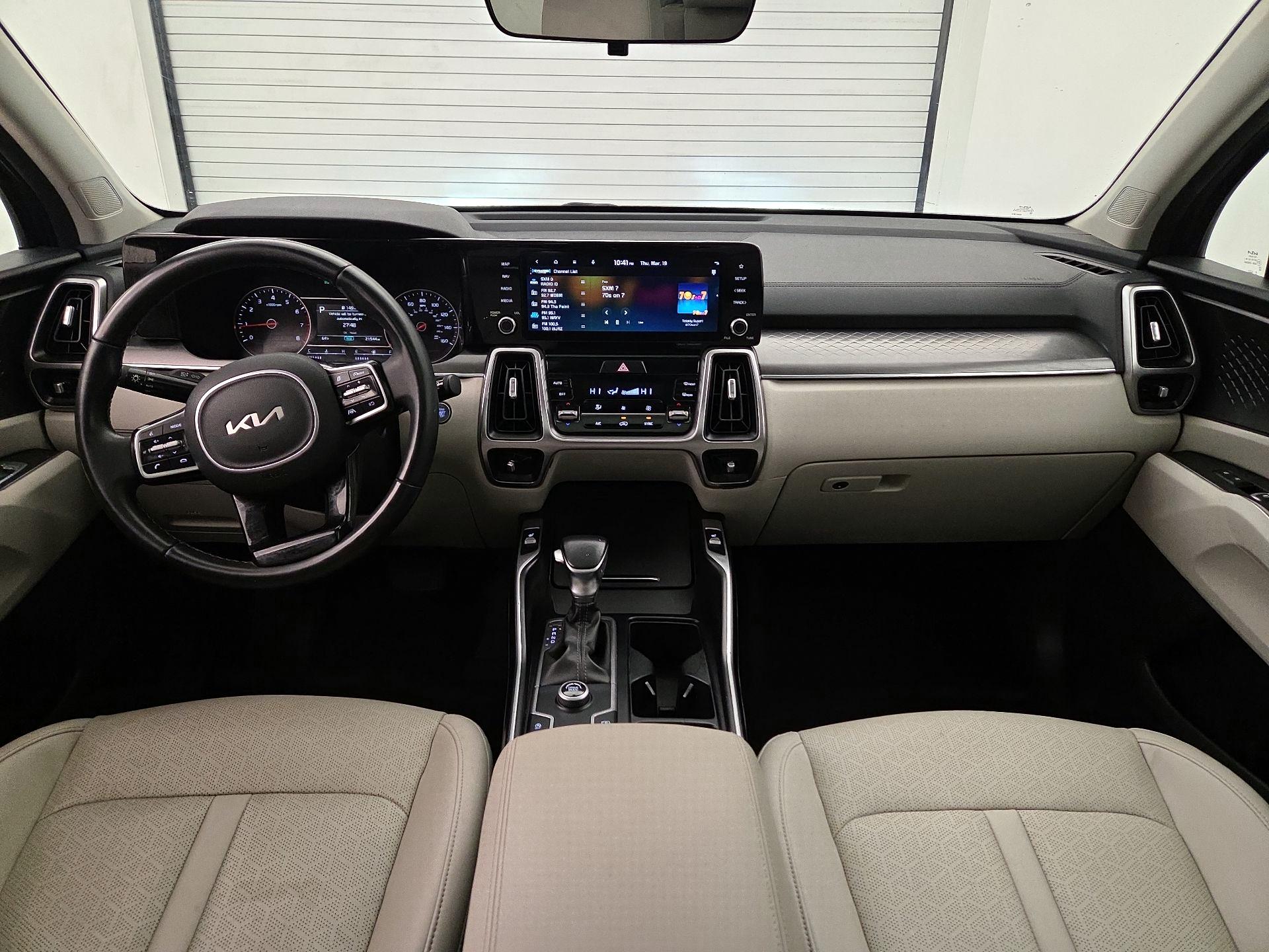Thumbnail: 2023 Kia Sorento - 9